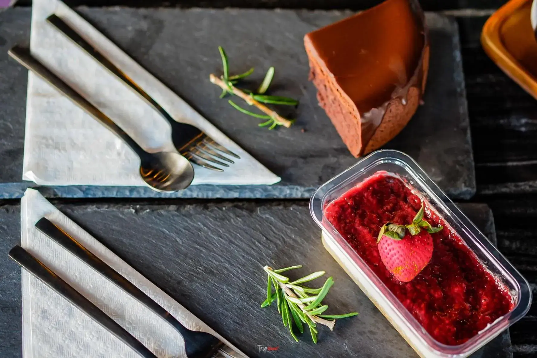 Food and drinks in Amethyst Hotel Pattaya Food and drinks in Amethyst Hotel Pattaya