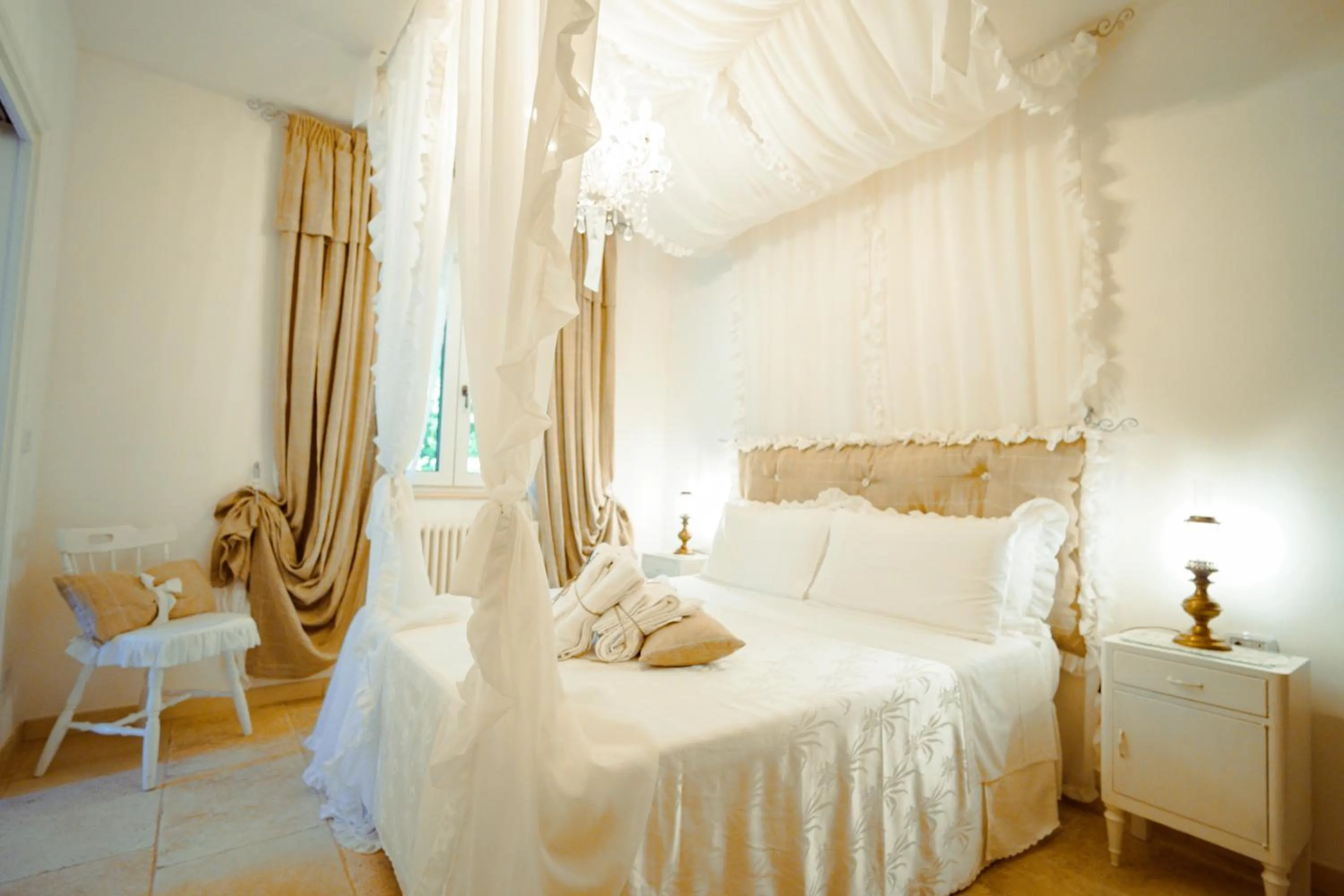 Bedroom, Bed in Cortebbianca