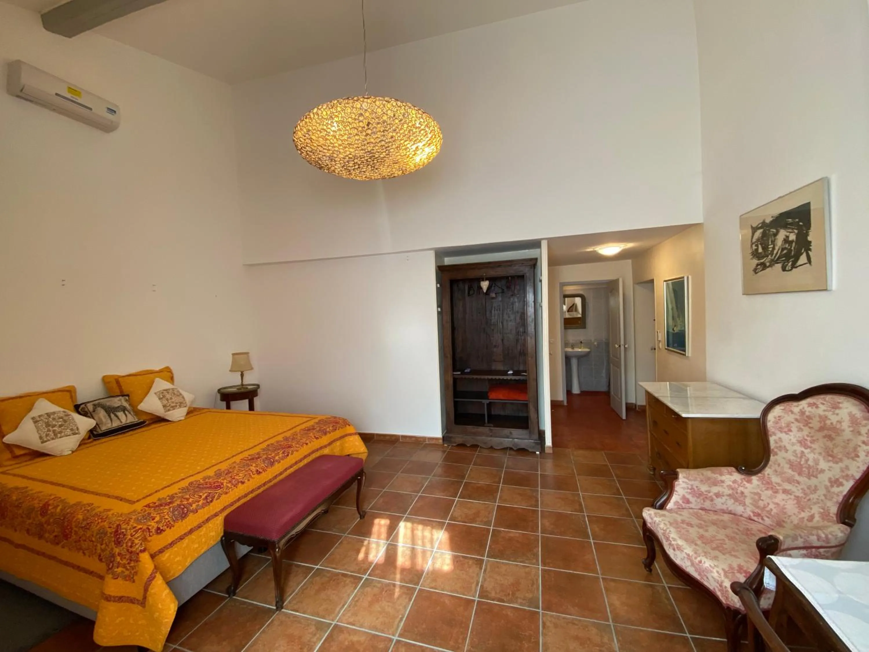 Photo of the whole room, Bed in Le Relais d'Affiac