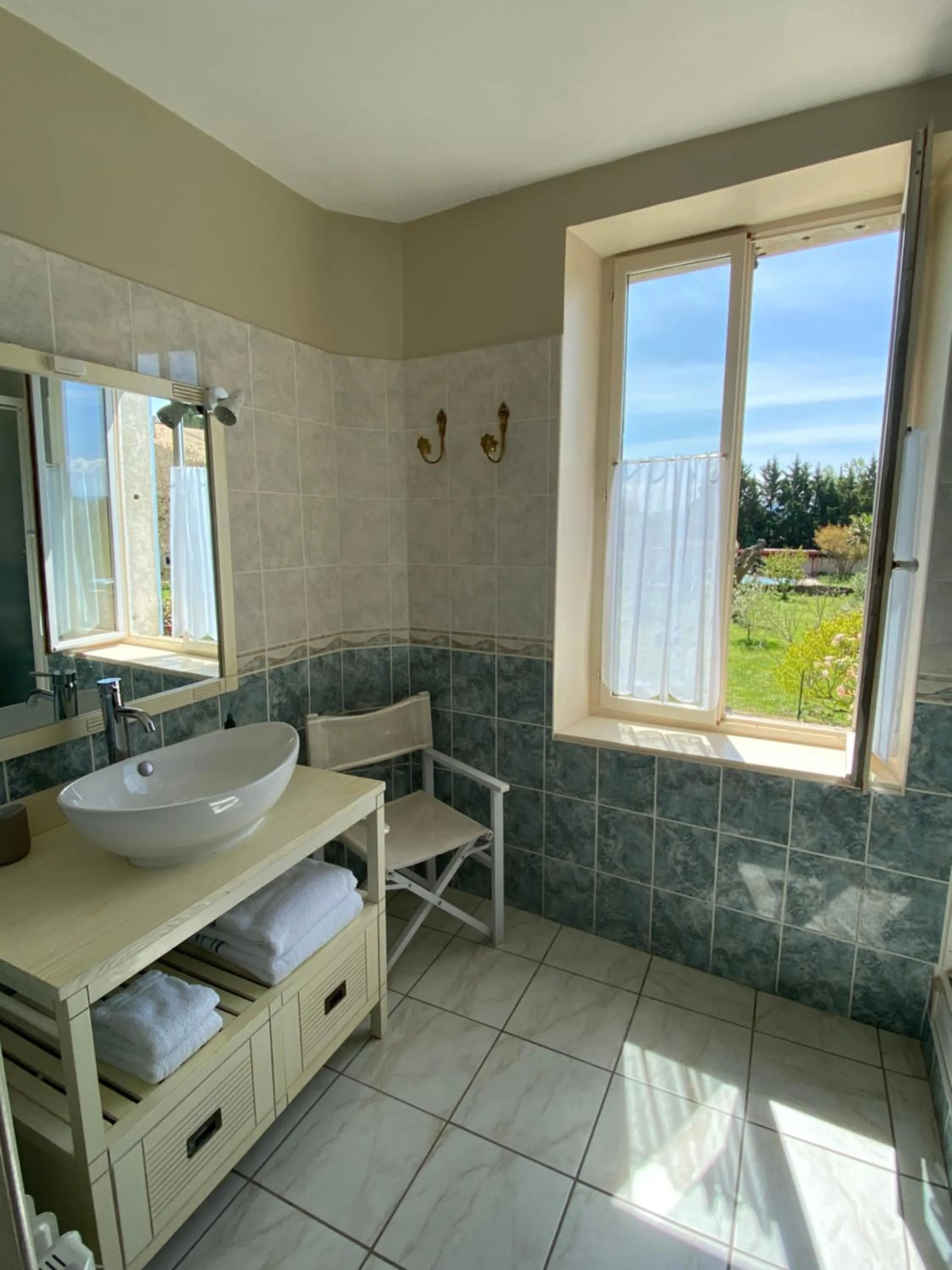 Shower in Le Relais d'Affiac