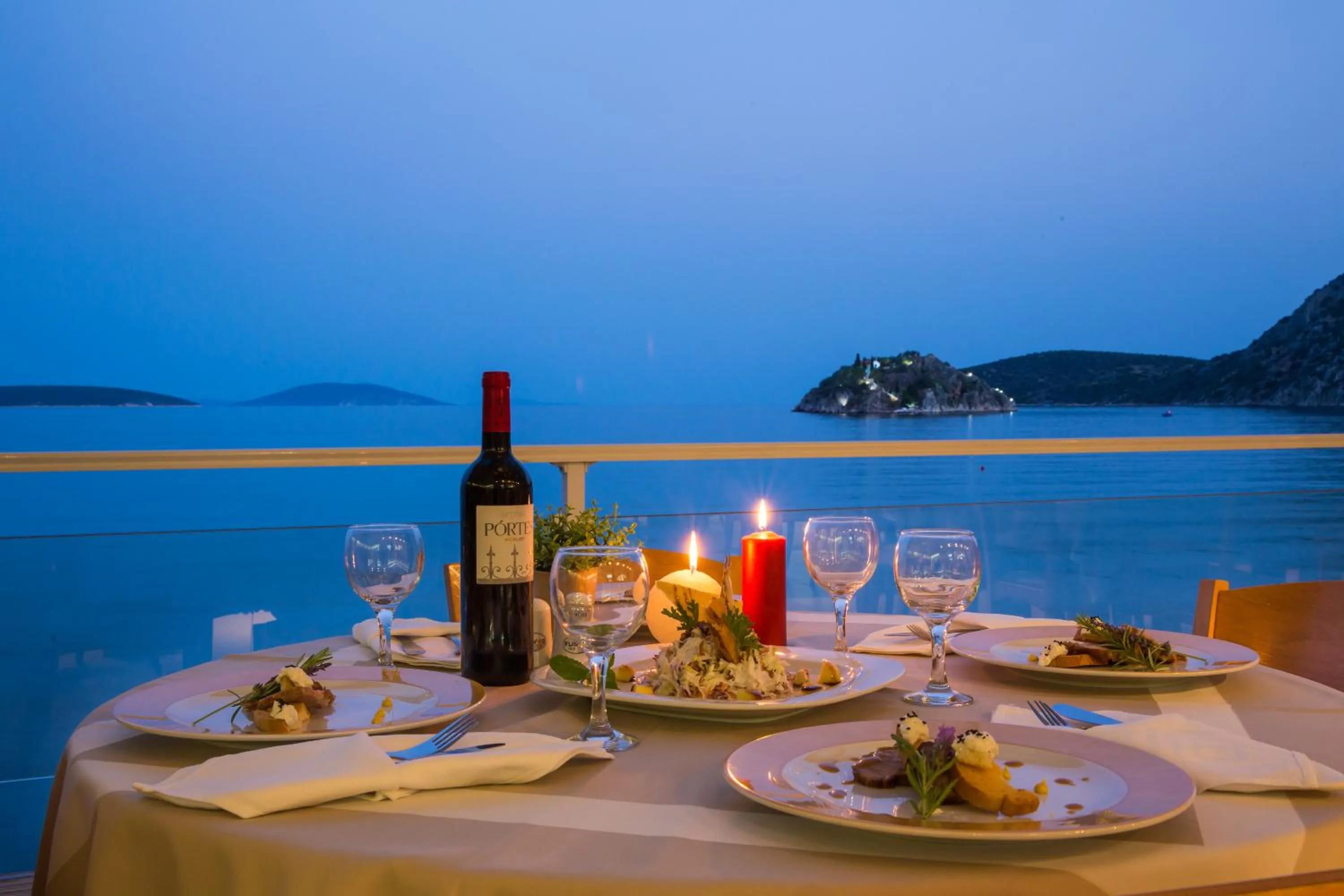 Food and drinks in Flisvos Hotel