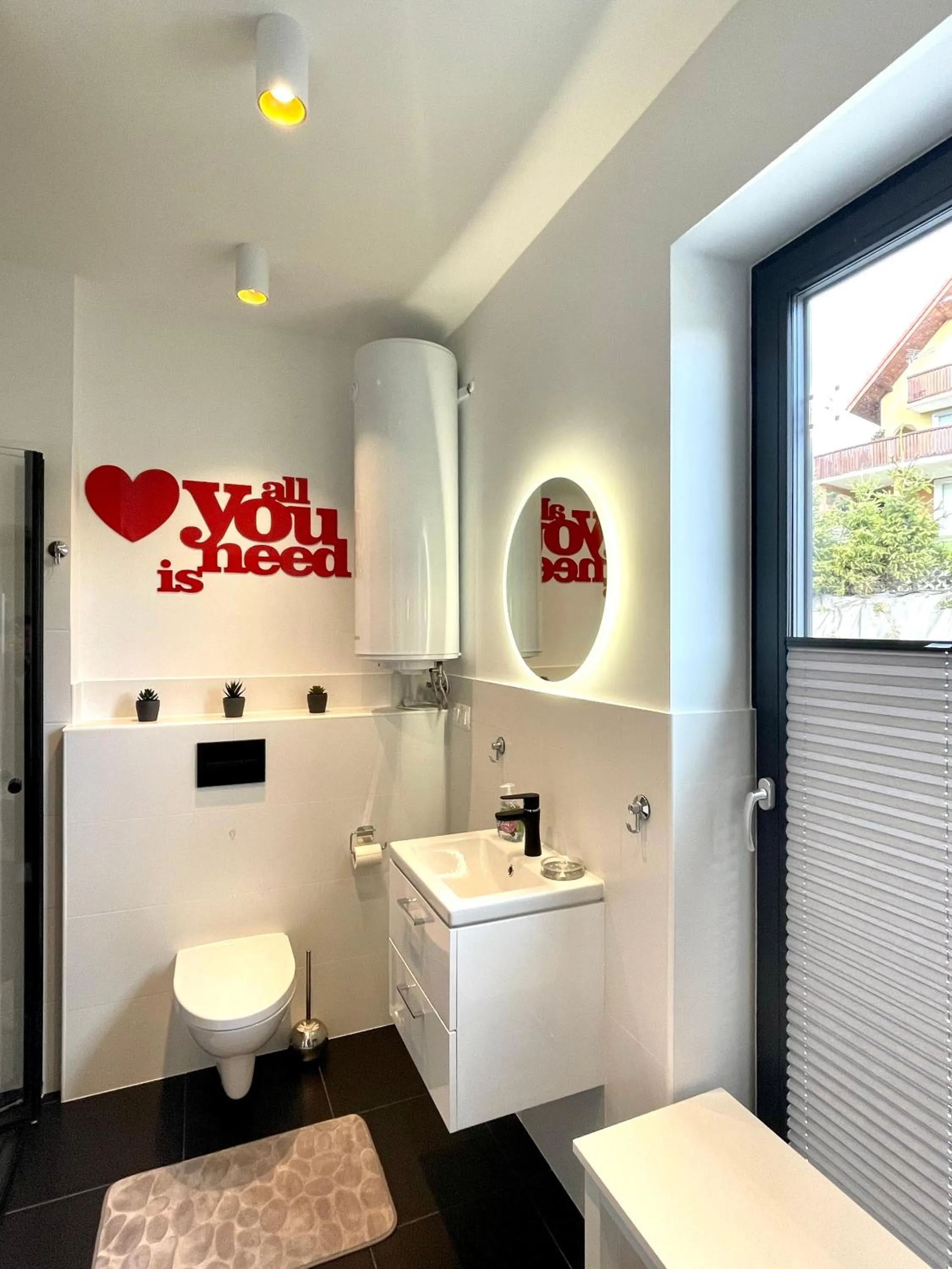 Bathroom in Cuda Natury - Niebo, Wiatr, Ziemia