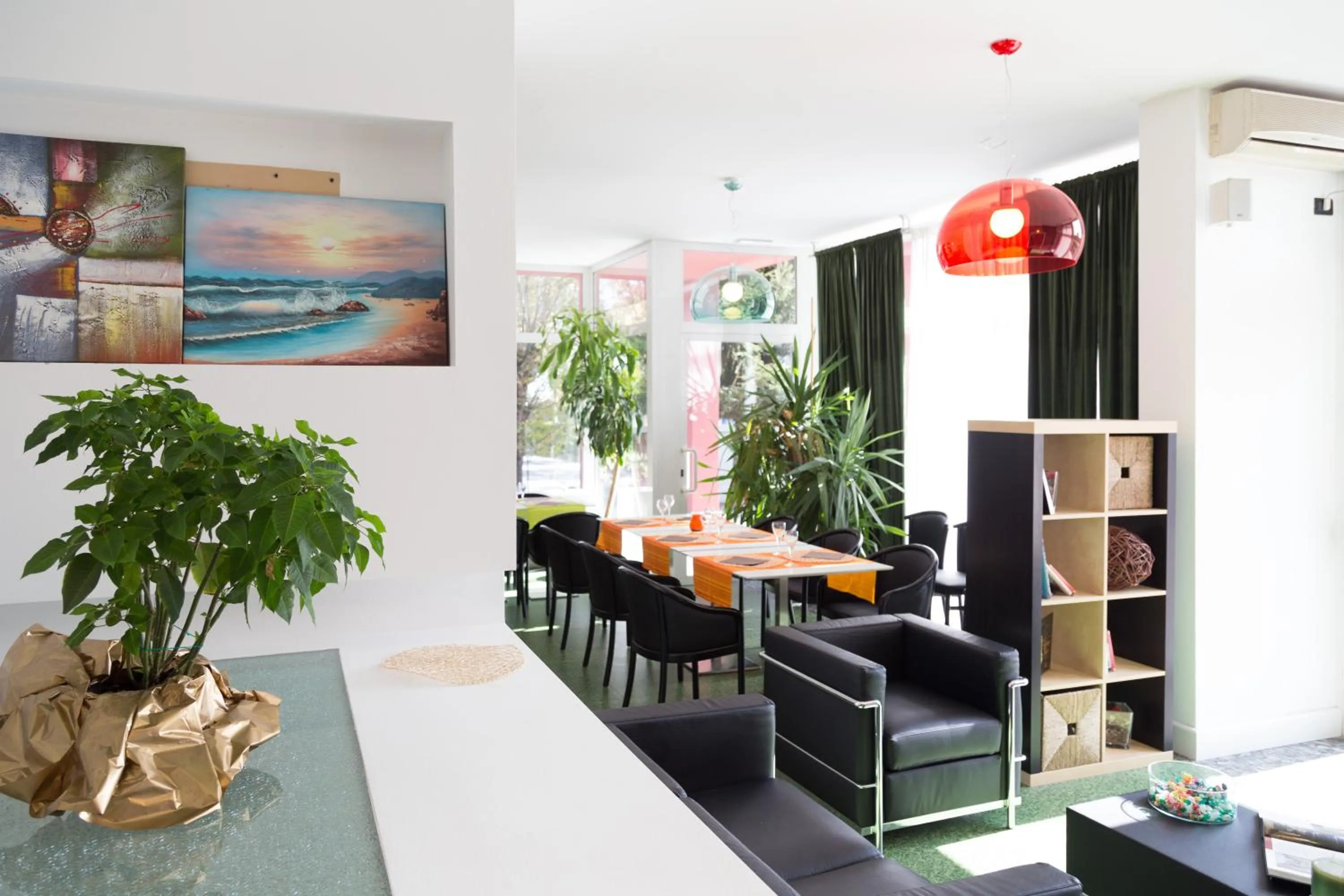 Restaurant/places to eat in Hotels Campus