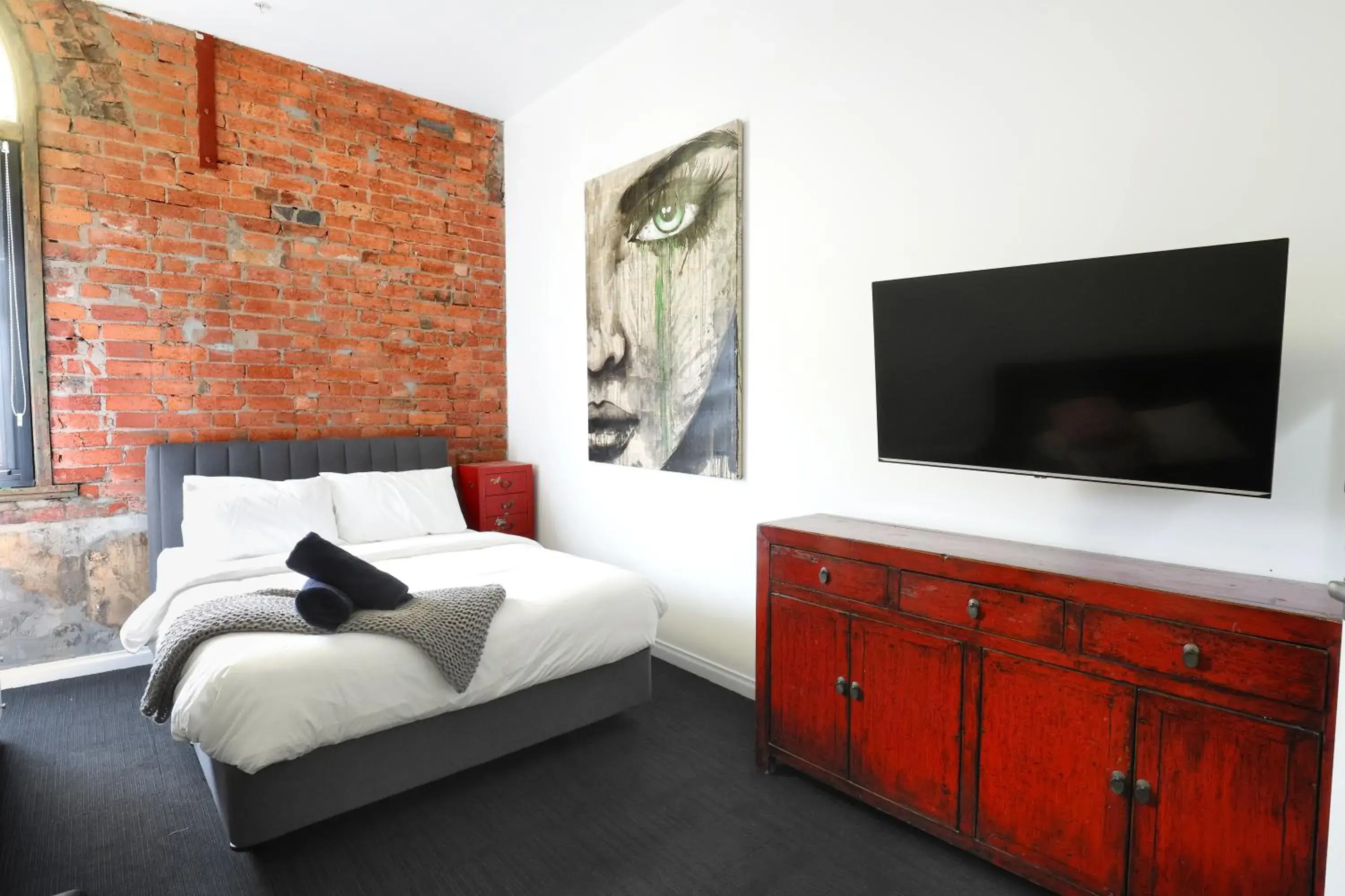 Communal lounge/ TV room, Bed in Bayside House Communal lounge/ TV room, Bed in Bayside House