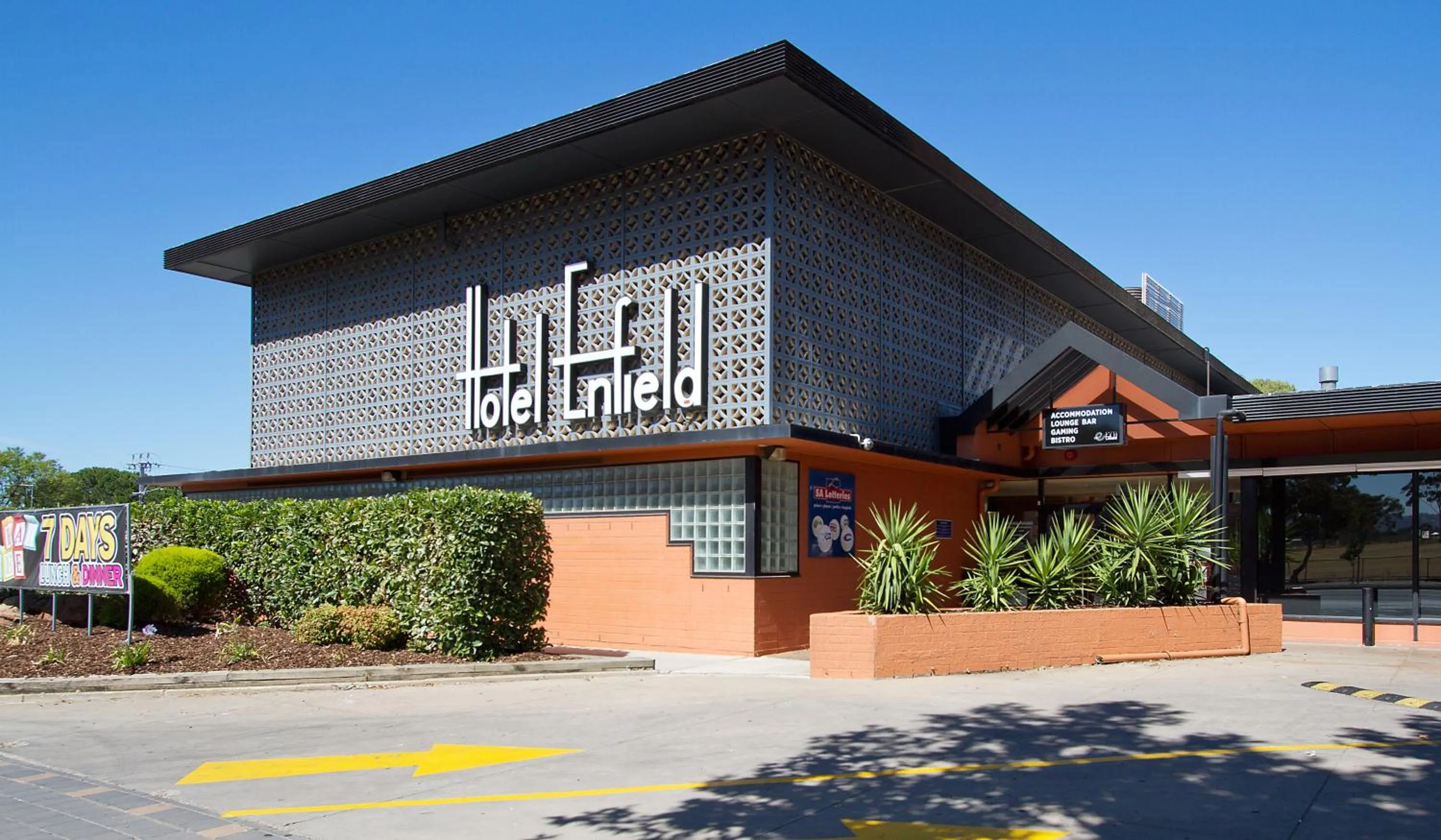 Facade/entrance in Enfield Hotel