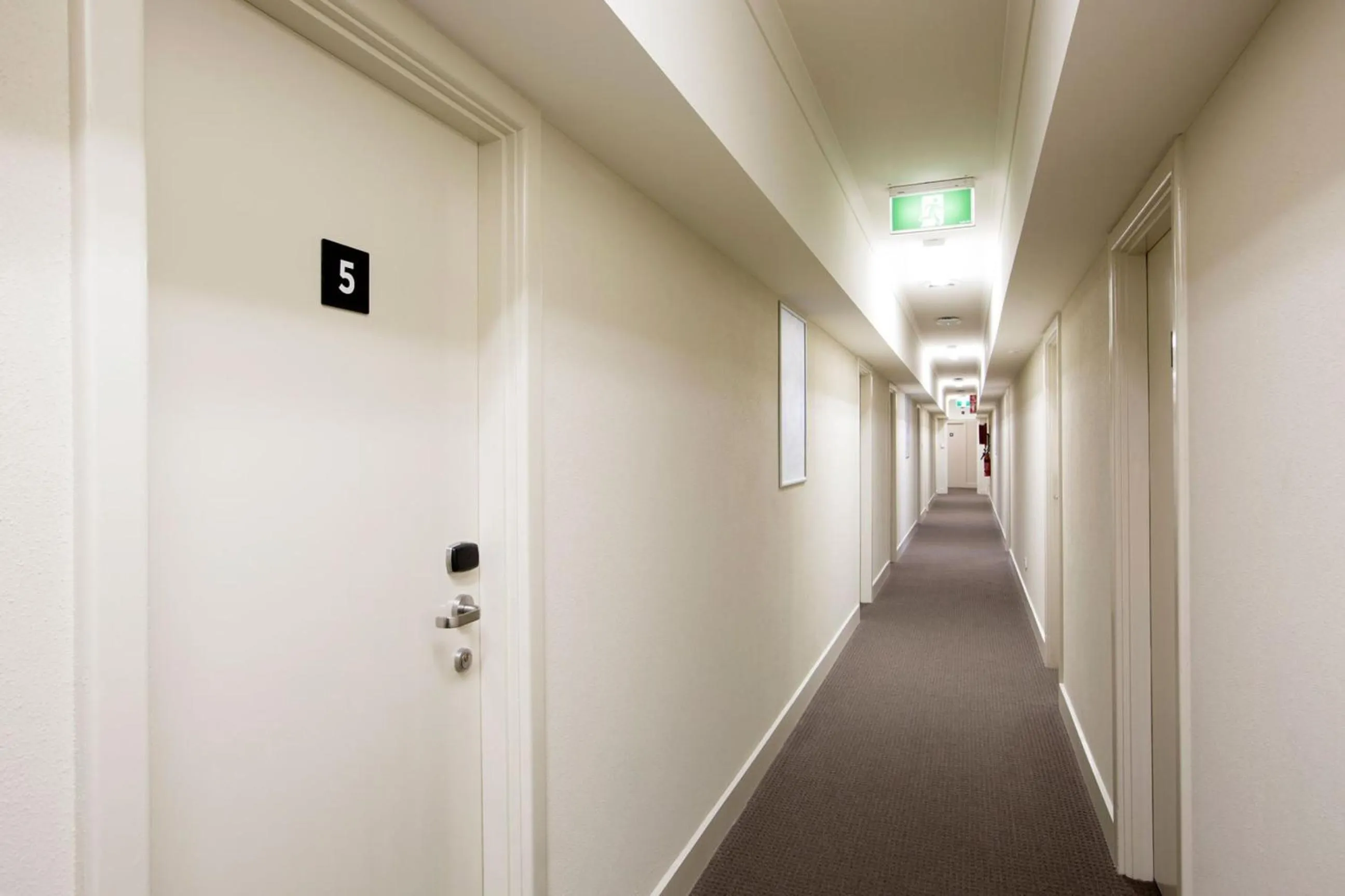 Area and facilities in Enfield Hotel