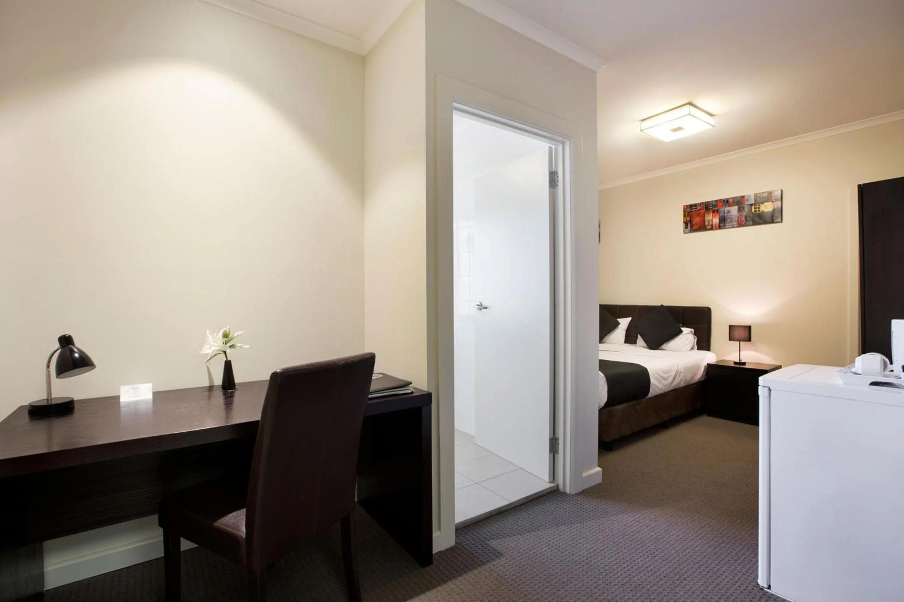 Photo of the whole room, Bed in Enfield Hotel