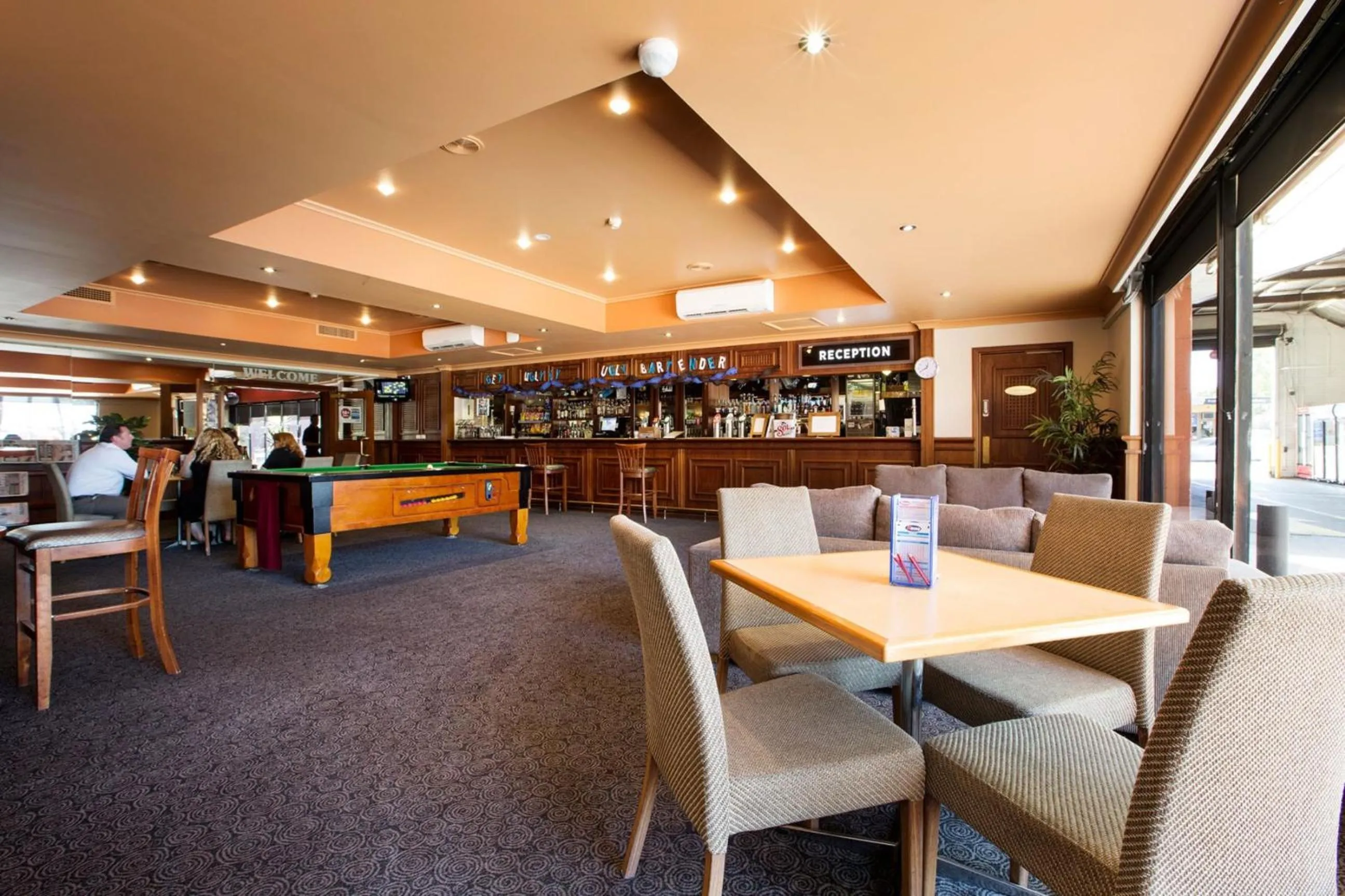 Restaurant/places to eat in Enfield Hotel