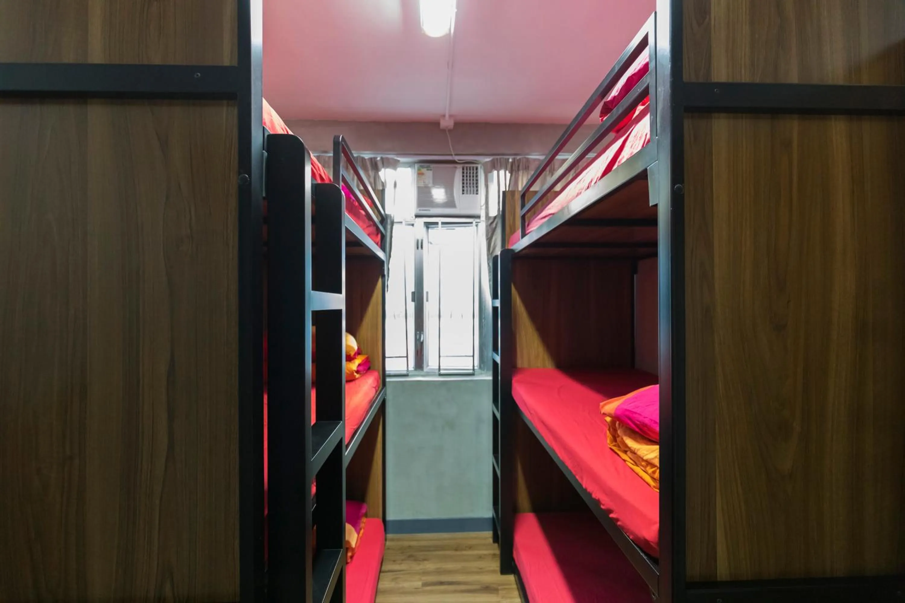 Bedroom, Bed in Check Inn HK