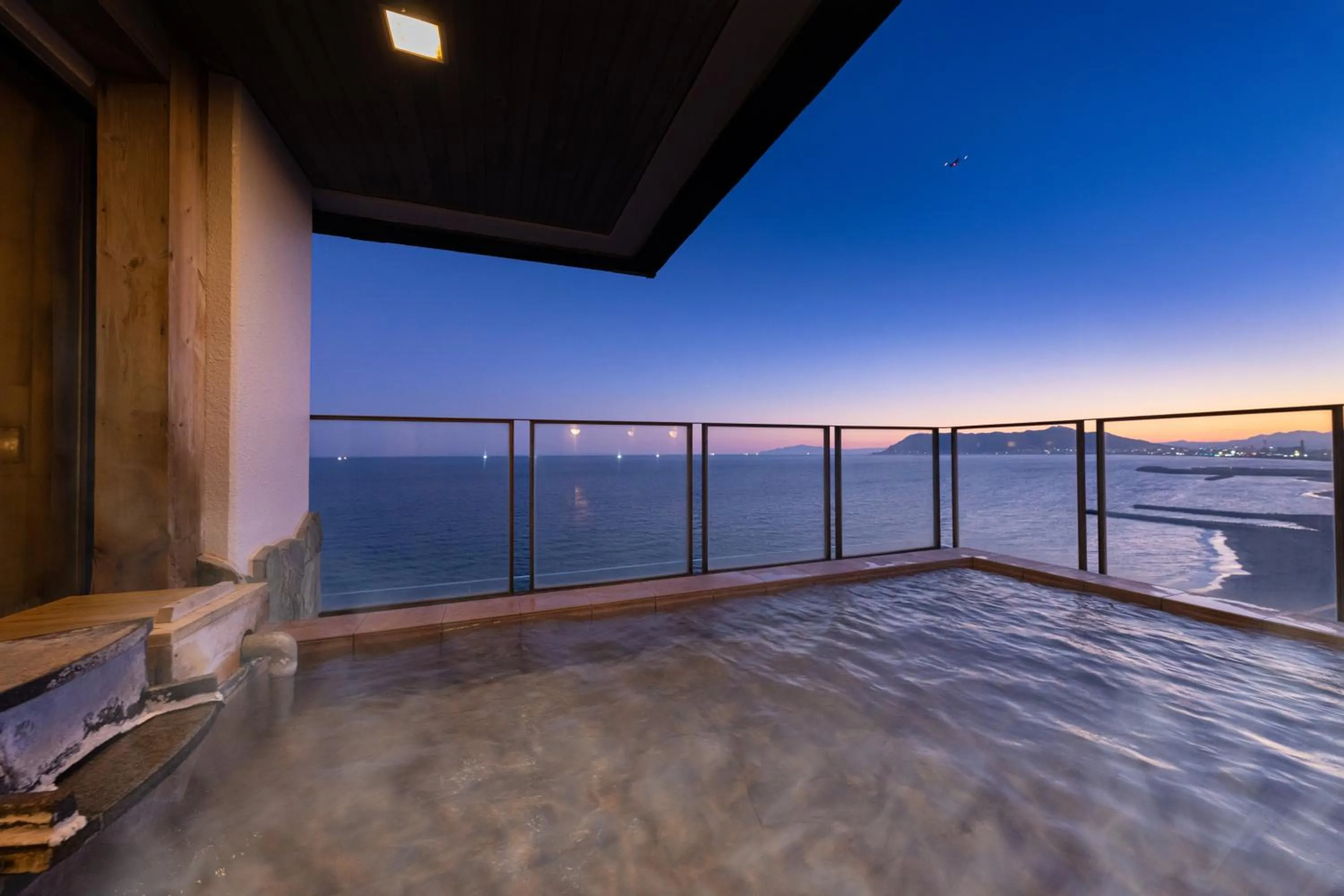 Hot Spring Bath, Bed in Imagine Hotel & Resort