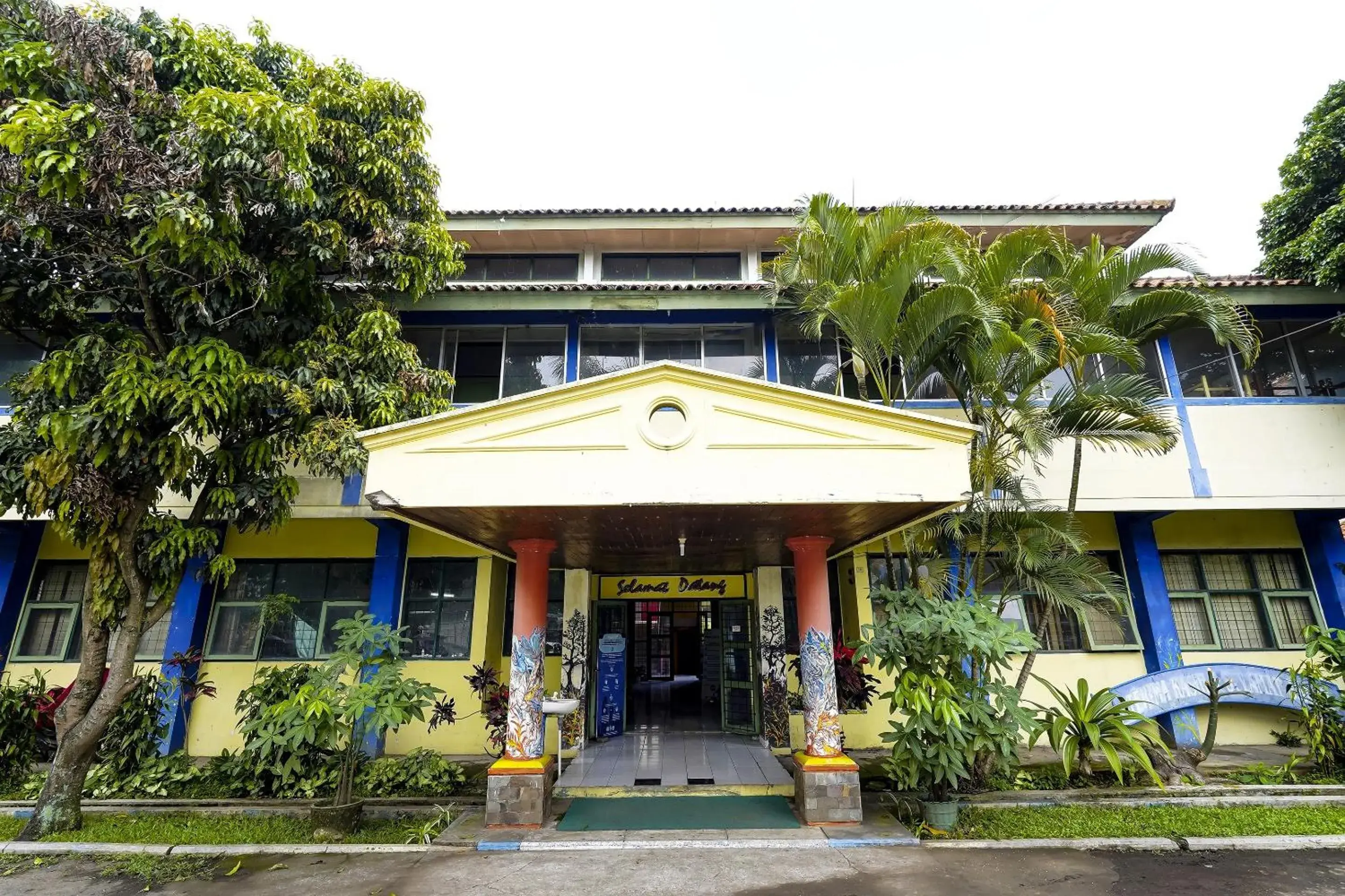 Facade/entrance in Hotel O Wisma Lec Syariah Facade/entrance in Hotel O Wisma Lec Syariah