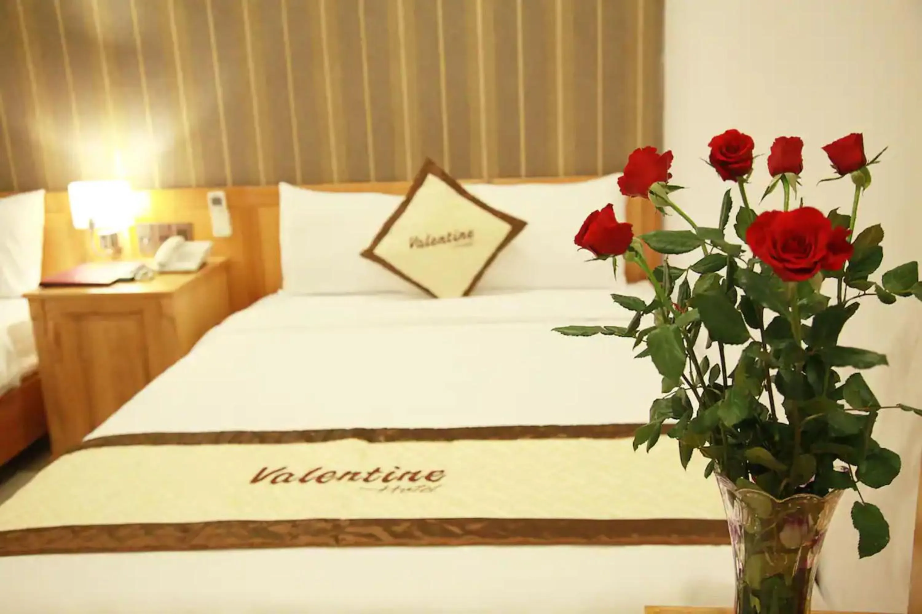 Bedroom, Bed in Valentine Hotel