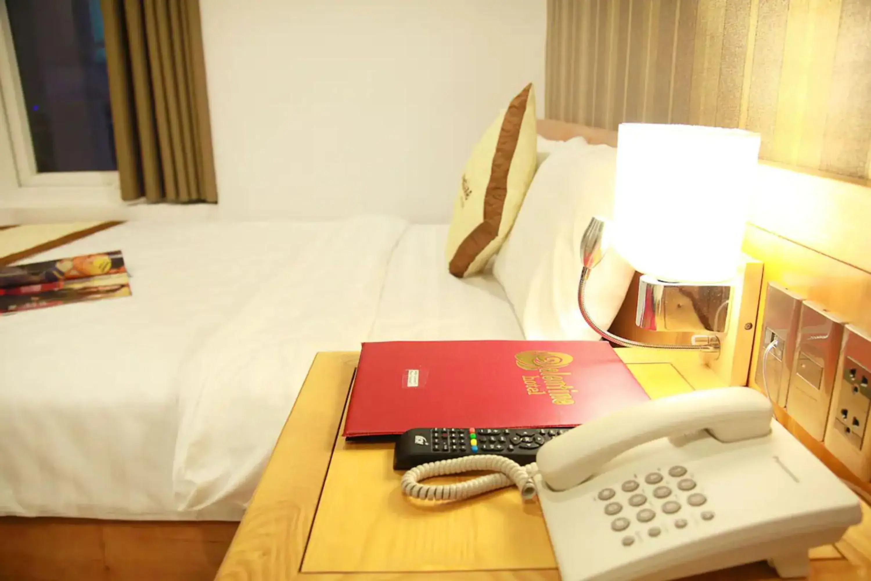 Bedroom, Bed in Valentine Hotel Bedroom, Bed in Valentine Hotel