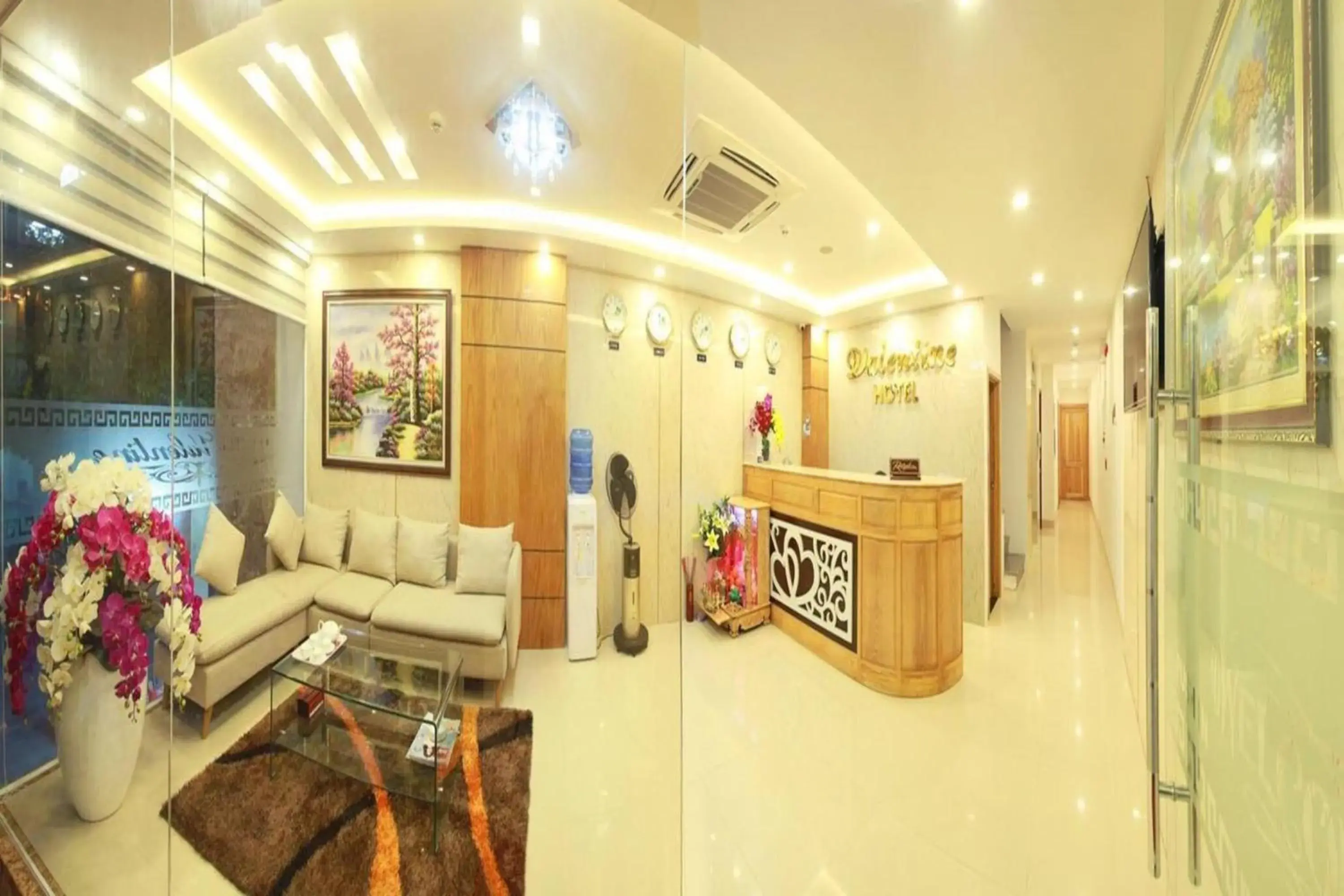 Lobby or reception in Valentine Hotel Lobby or reception in Valentine Hotel