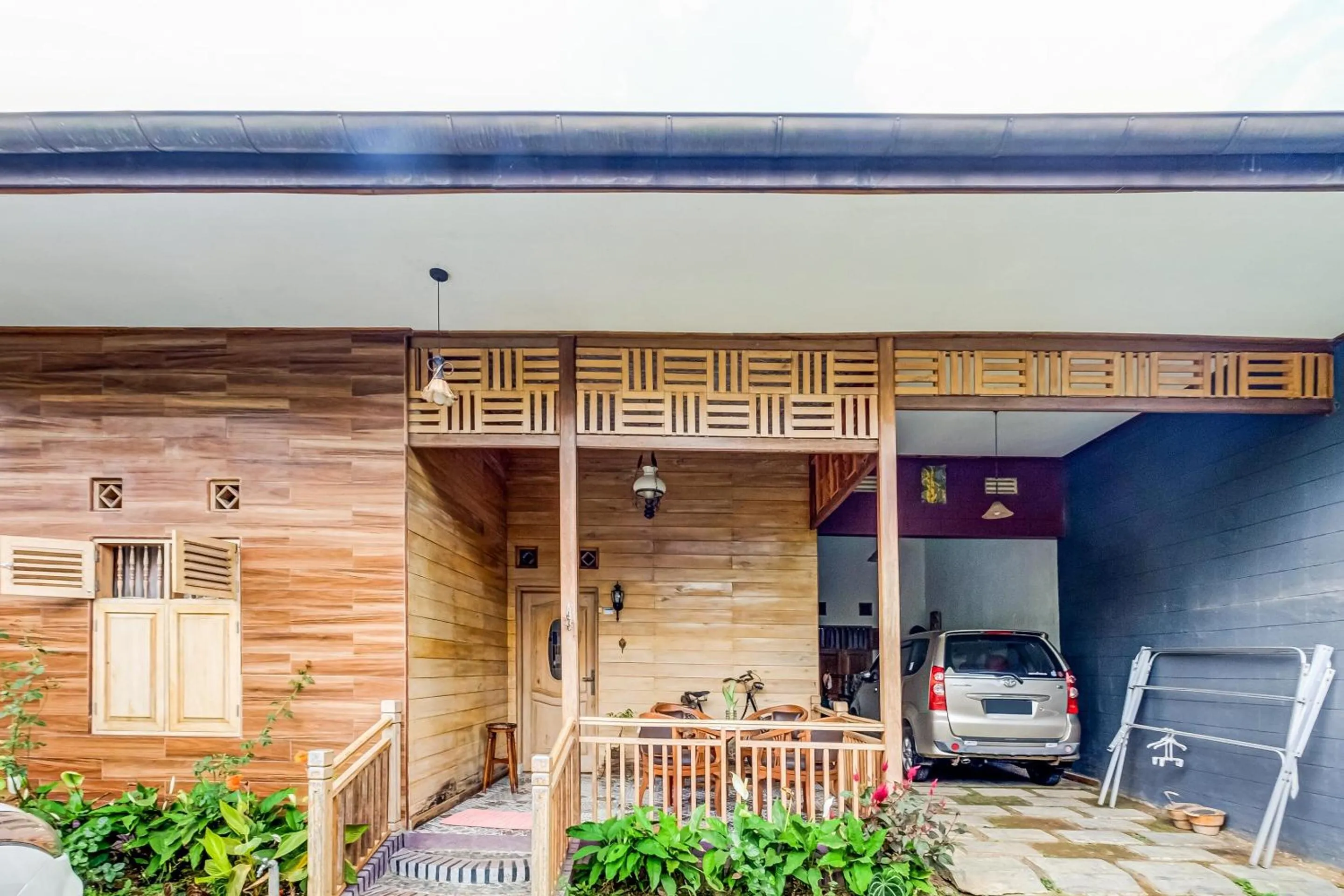 Facade/entrance in Hotel O Desa Wisata Santanamekar