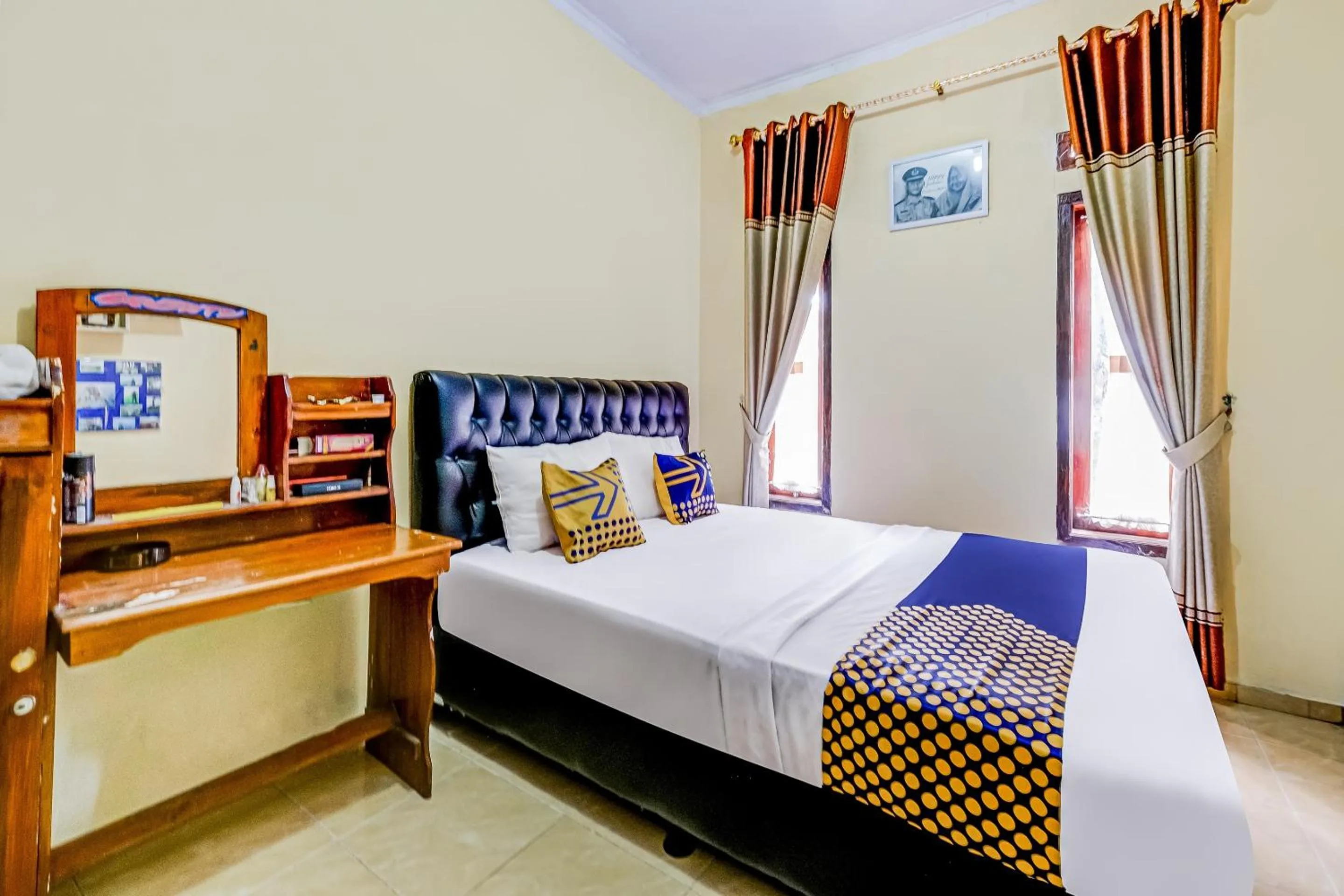 Bedroom, Bed in Hotel O Desa Wisata Santanamekar