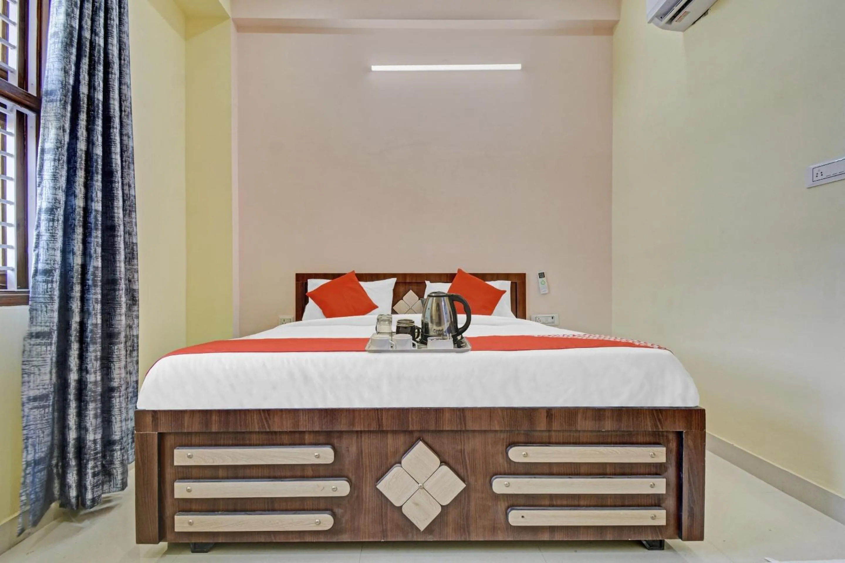 Bedroom in Hotel O Kalot