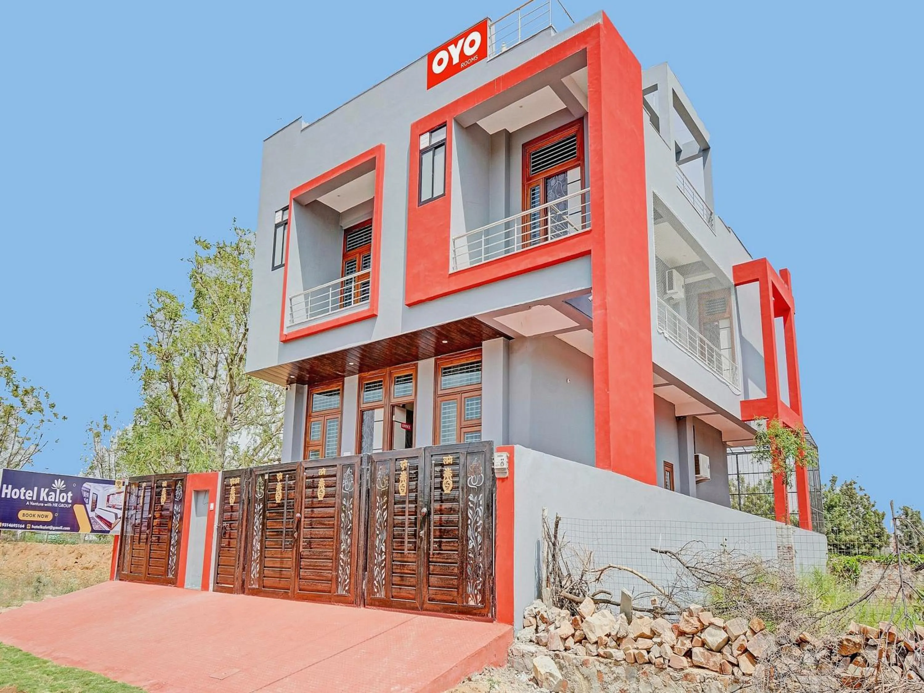 Facade/entrance in Hotel O Kalot