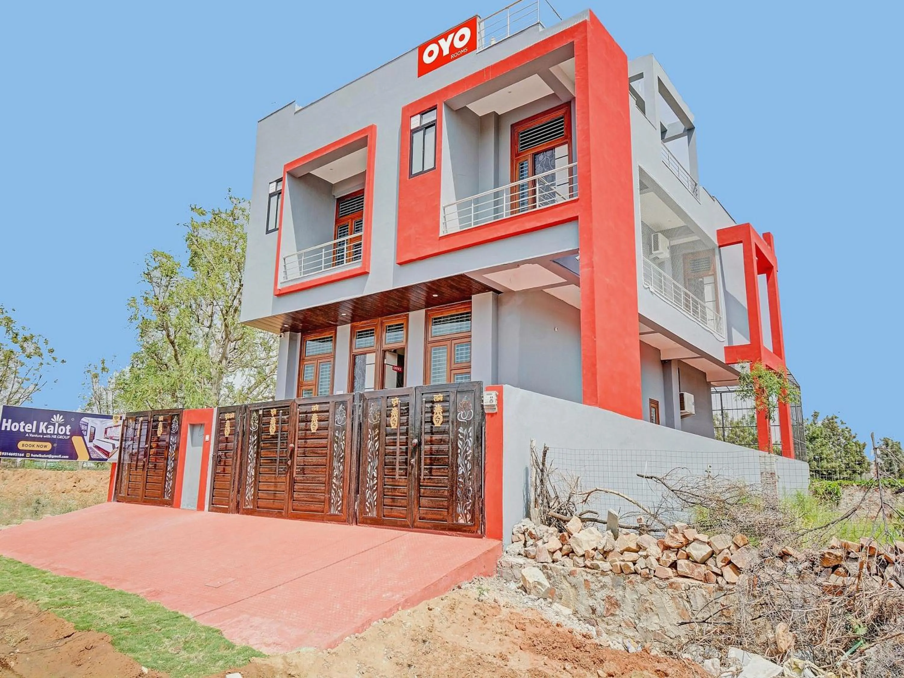 Facade/entrance in Hotel O Kalot