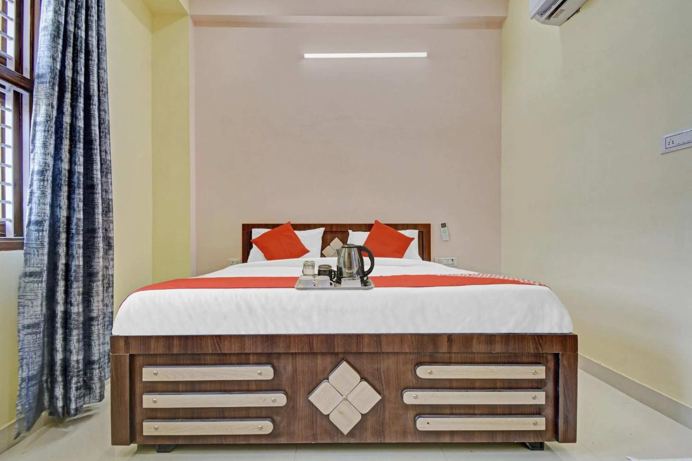 Bedroom in Hotel O Kalot