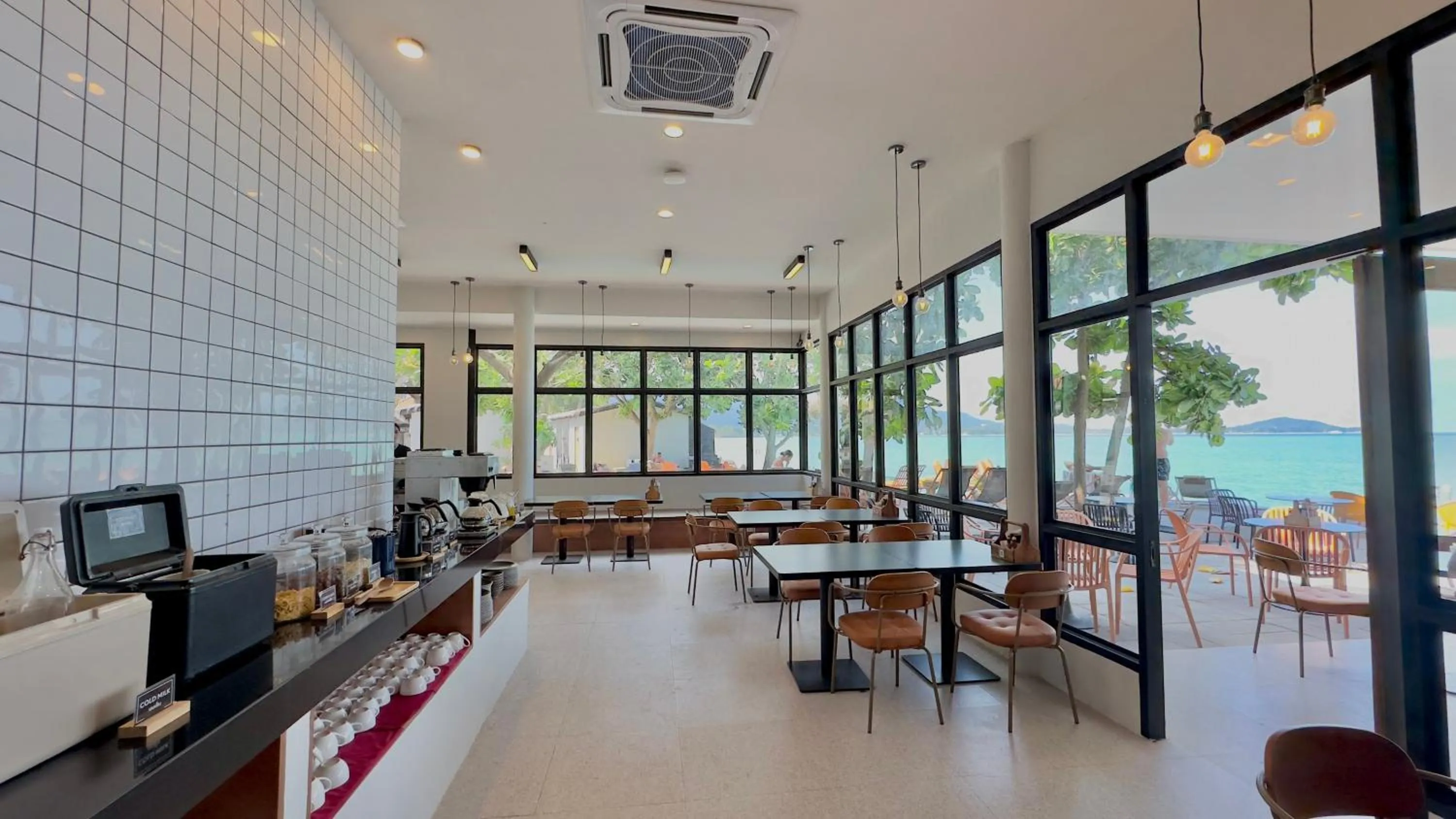 Restaurant/places to eat in Escape Beach Resort - New Look & Improved