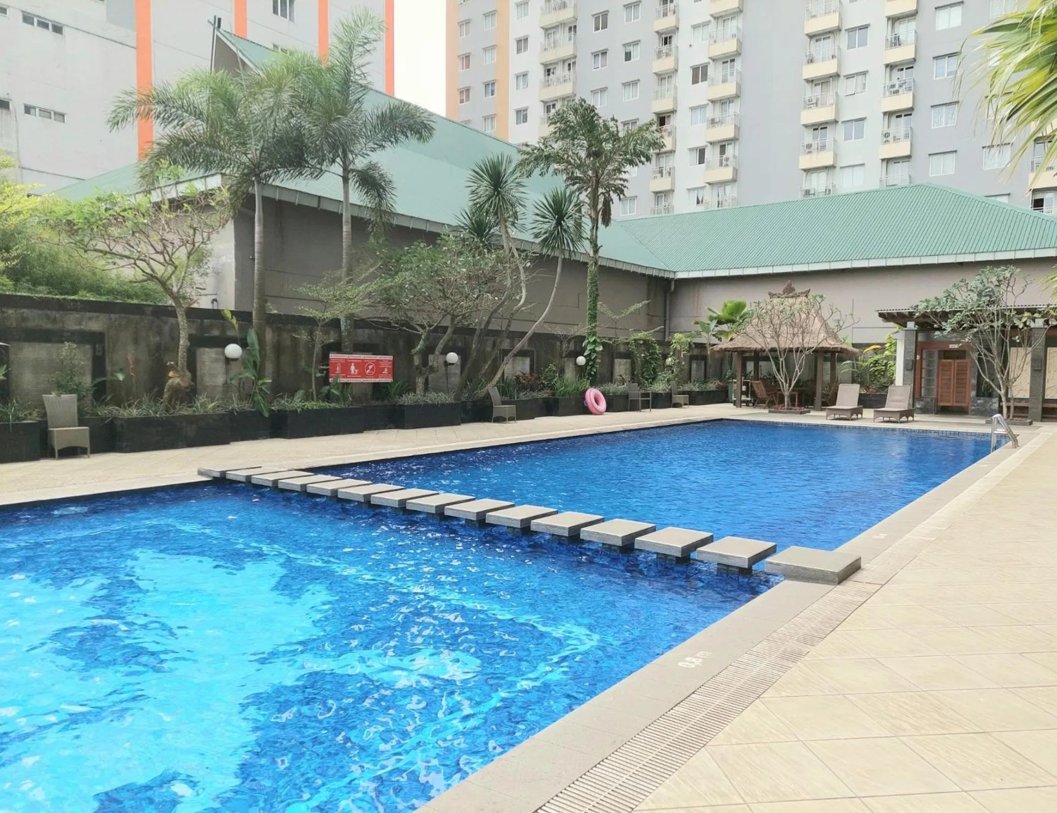 Swimming pool in High Livin Apartment Ciumbuleuit