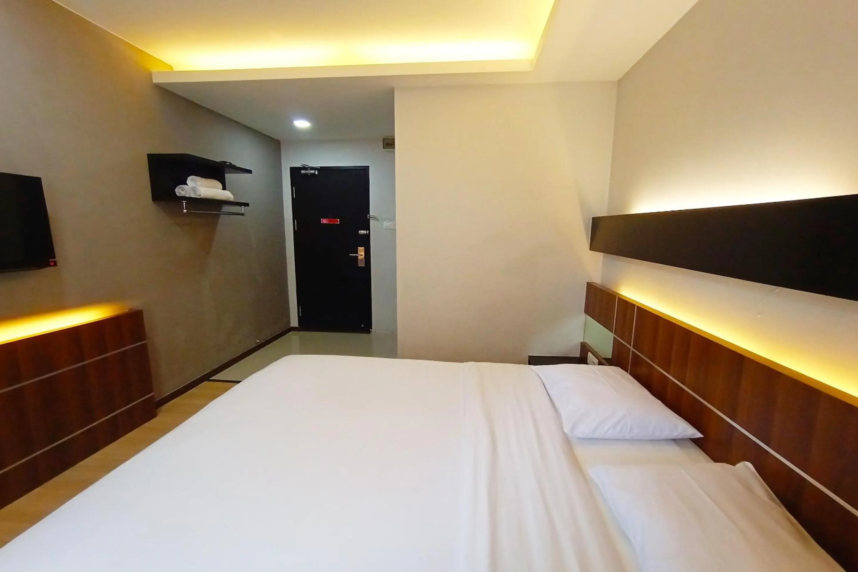 Bedroom, Bed in Hotel O Hi Inn