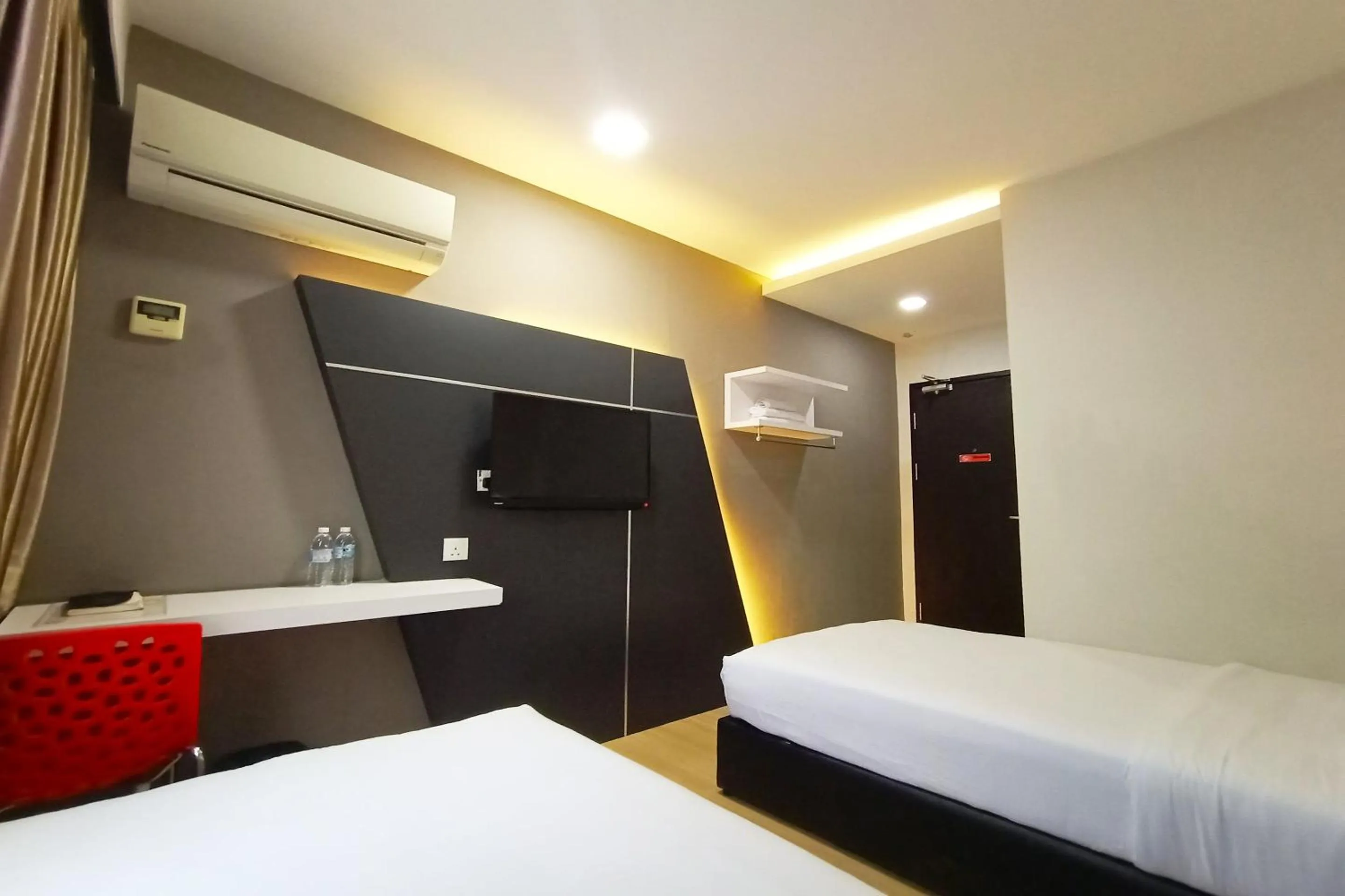 Bedroom, Bed in Hotel O Hi Inn