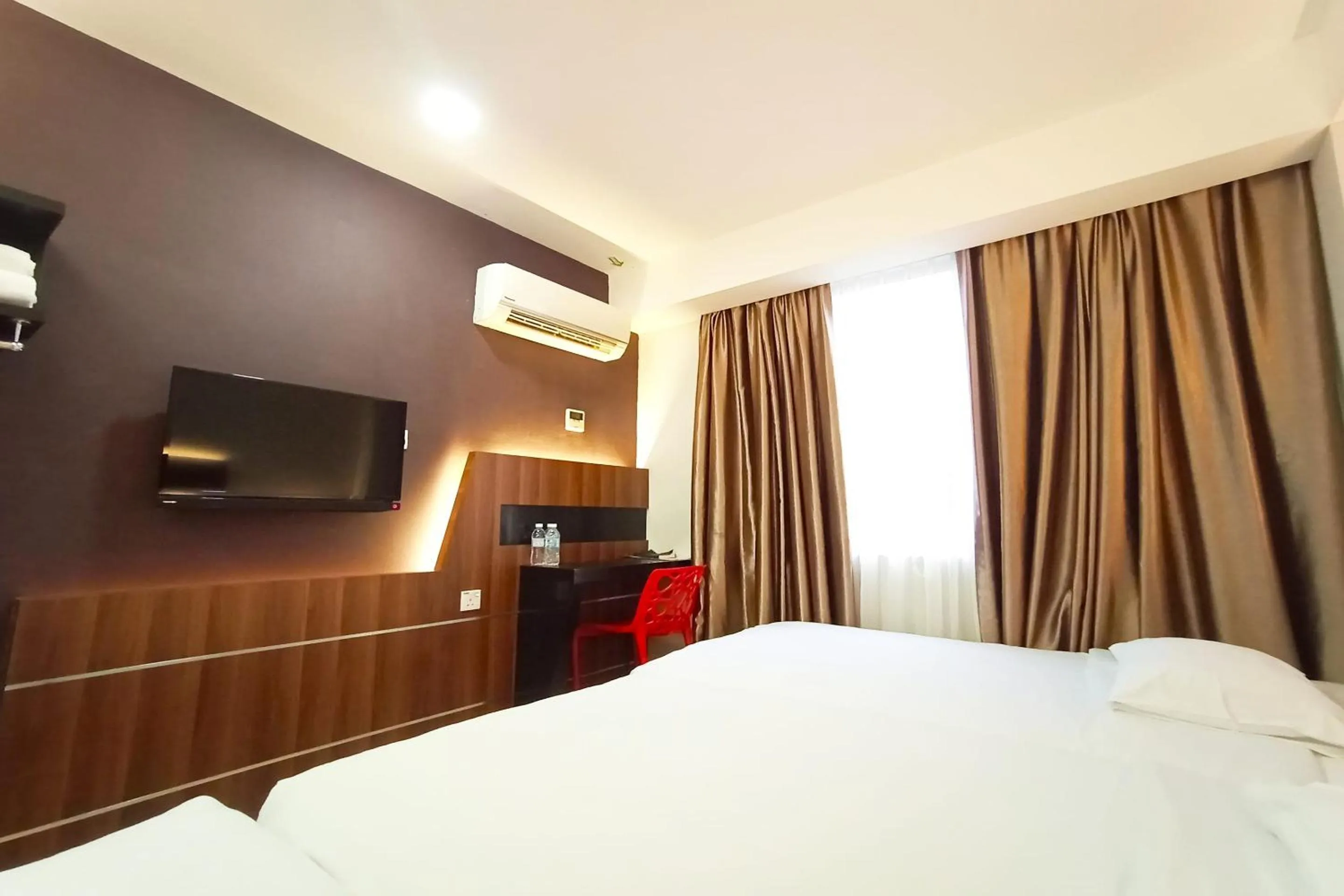 Bedroom, Bed in Hotel O Hi Inn