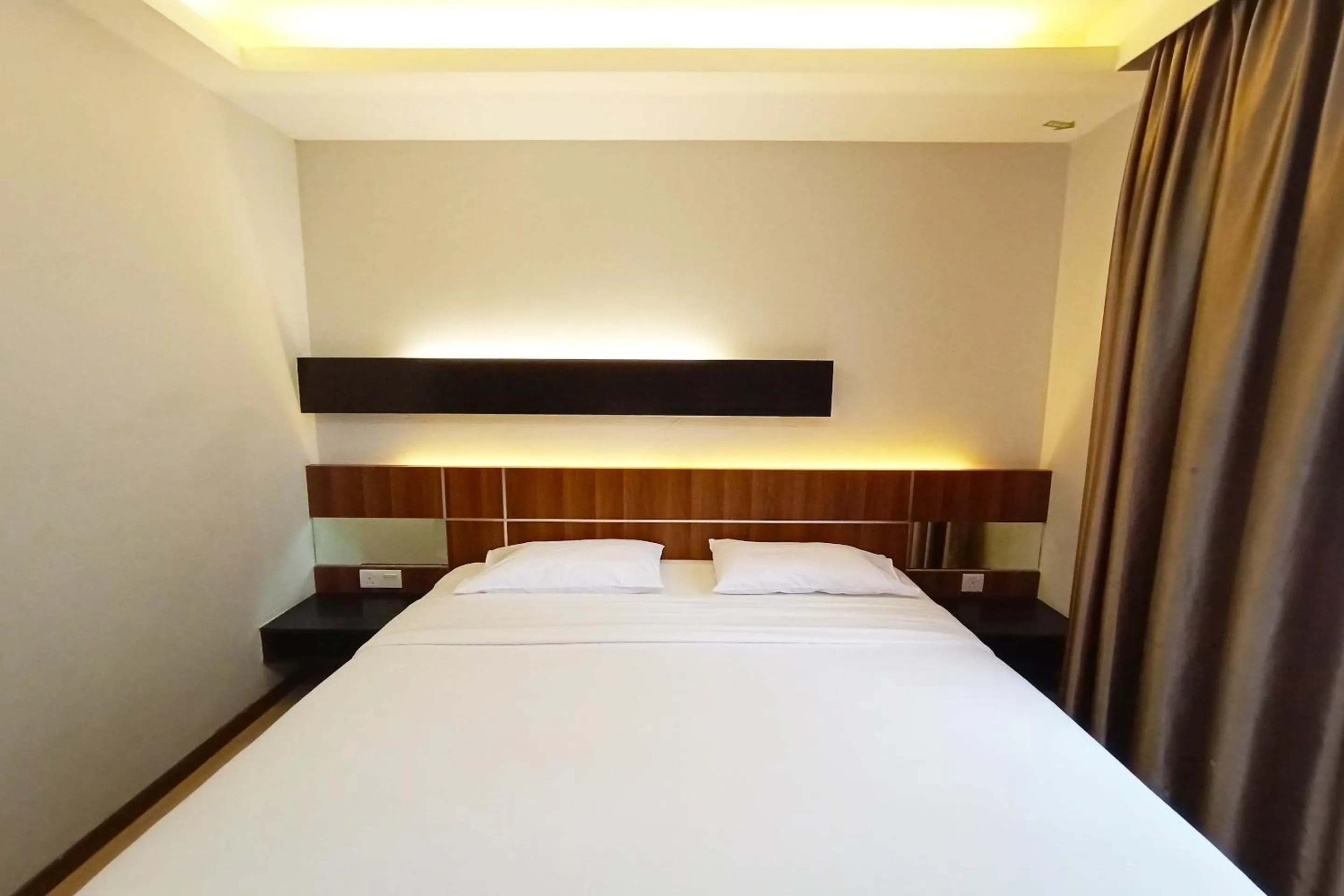 Bedroom, Bed in Hotel O Hi Inn