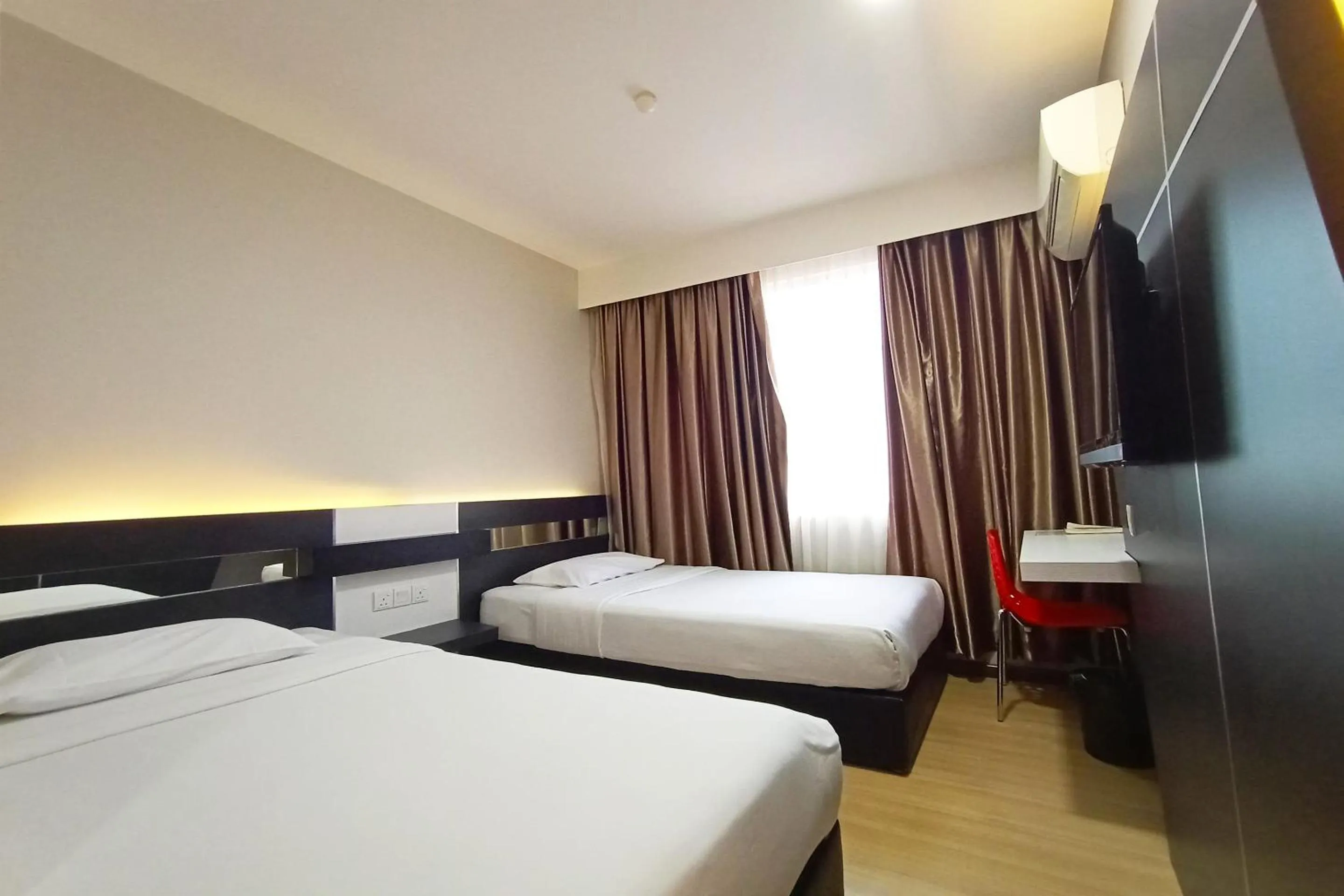 Bedroom, Bed in Hotel O Hi Inn