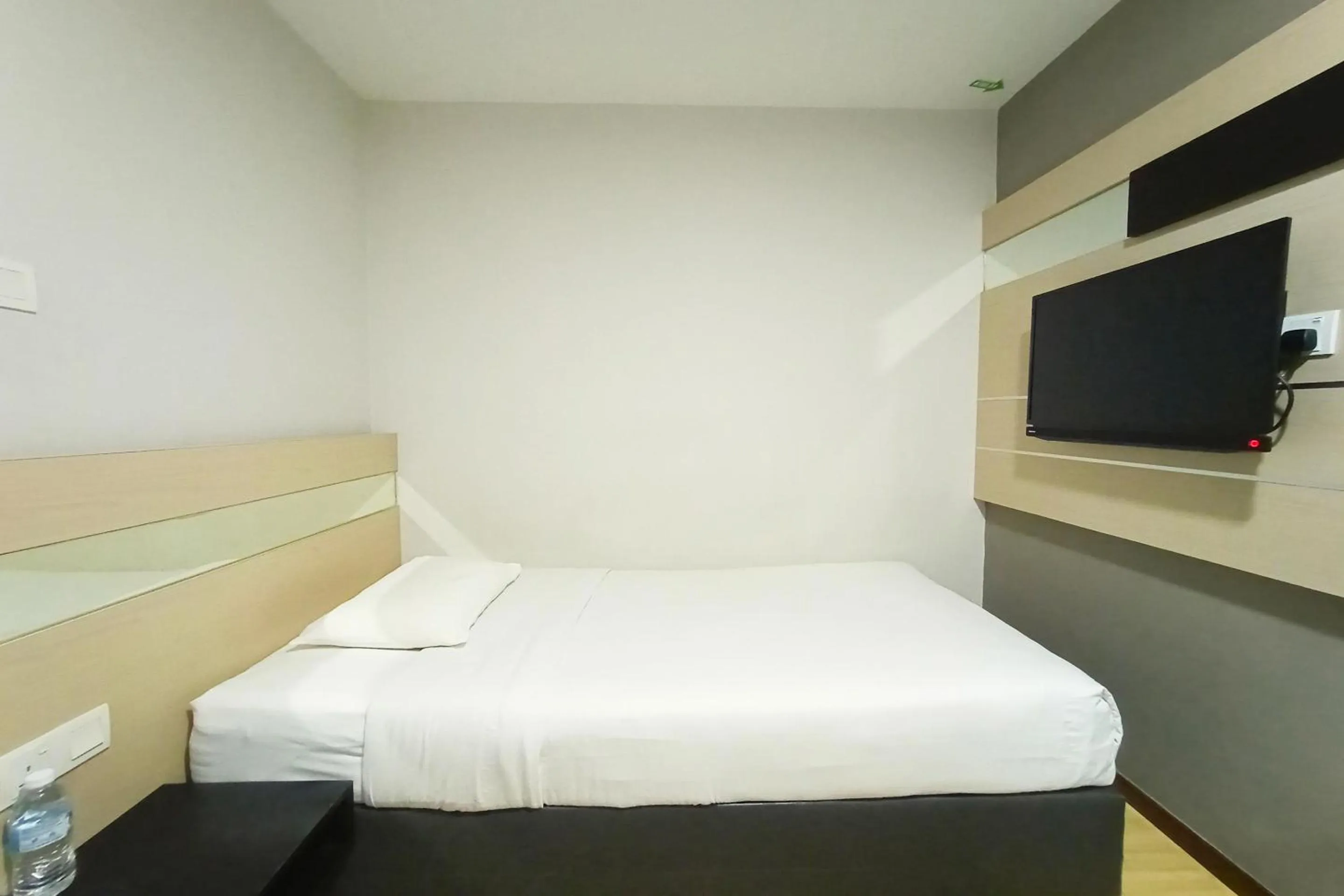 Bedroom, Bed in Hotel O Hi Inn