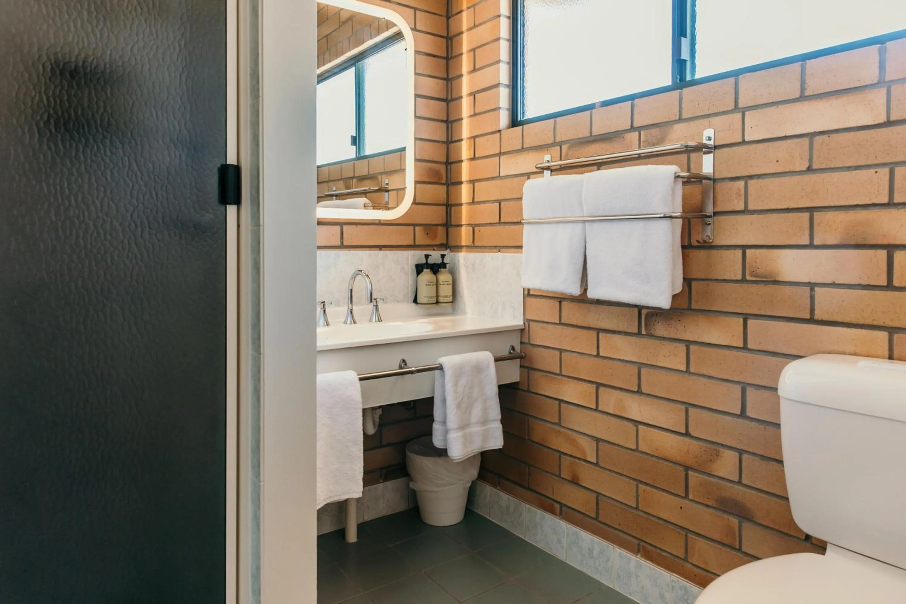 Toilet in Oasis Motor Inn Blackall