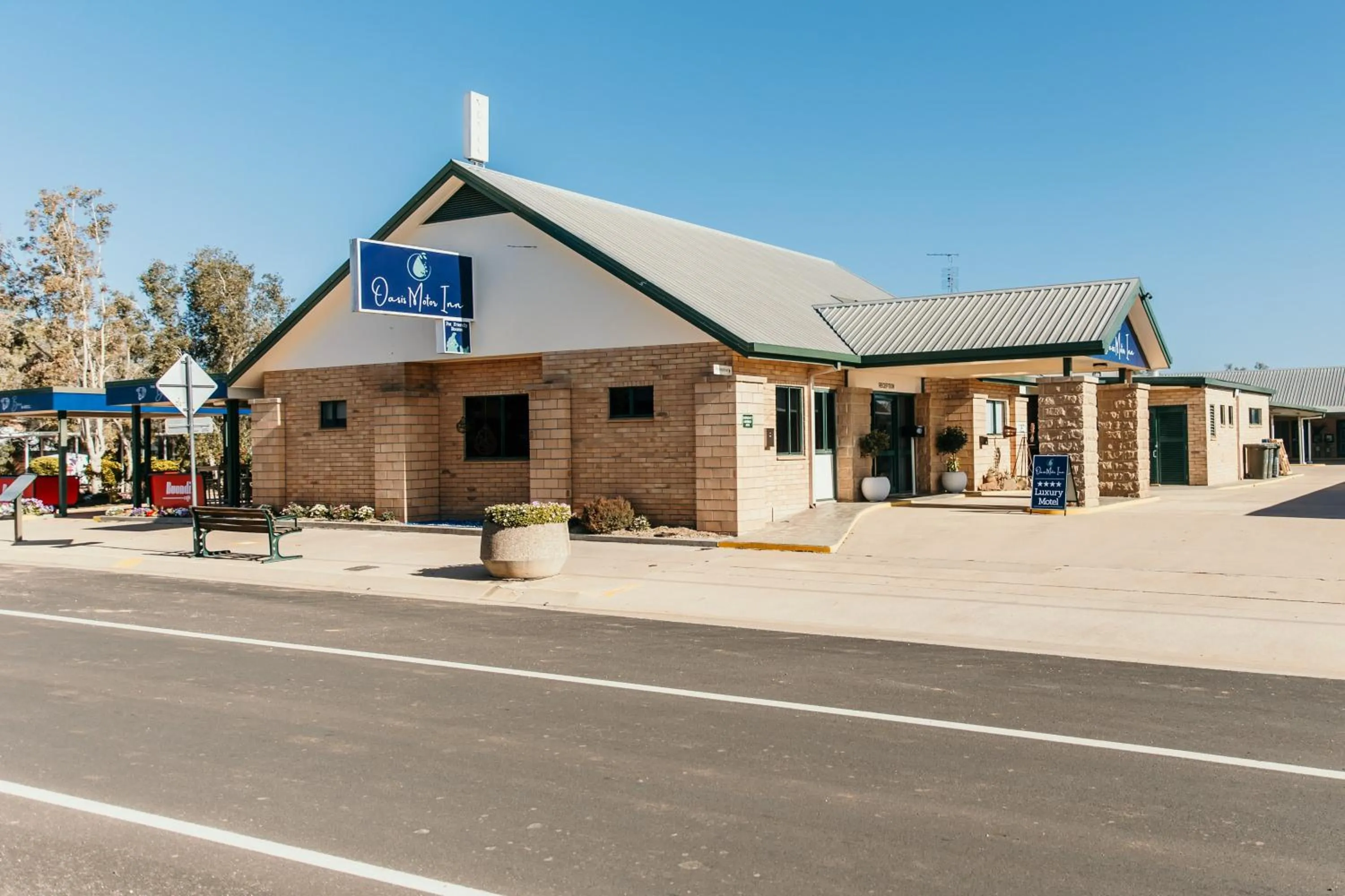 Property building in Oasis Motor Inn Blackall
