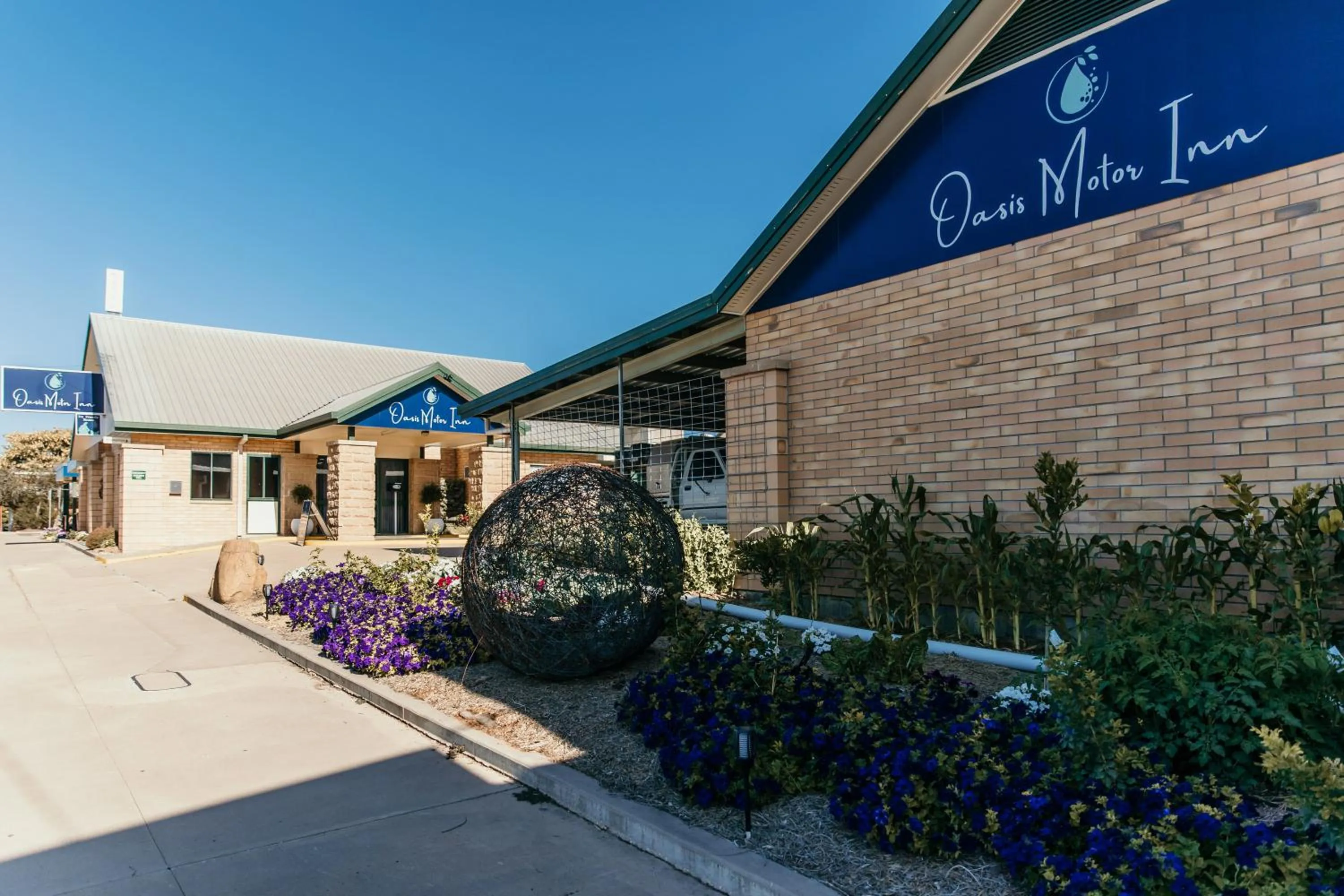 Property building in Oasis Motor Inn Blackall