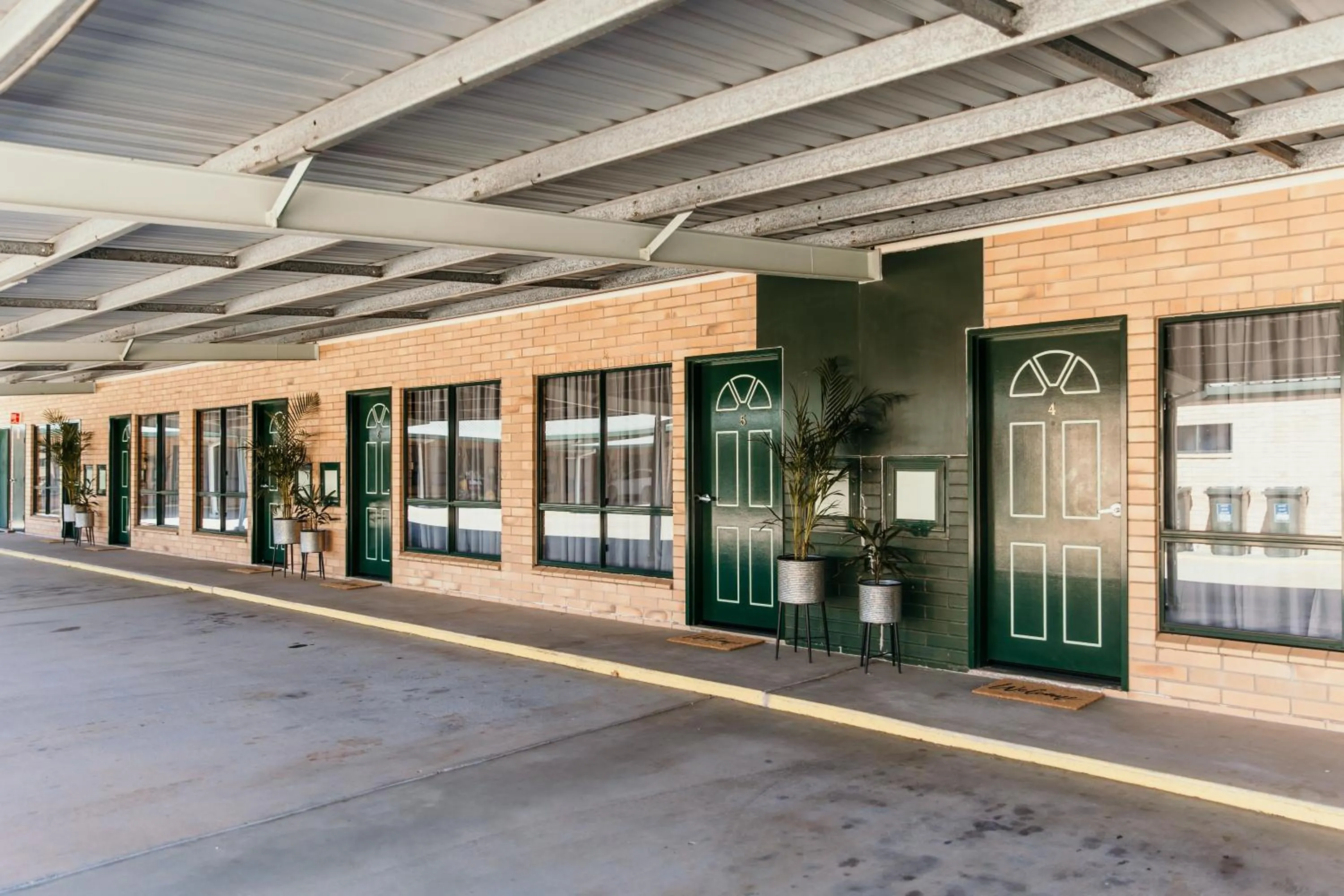 Property building in Oasis Motor Inn Blackall