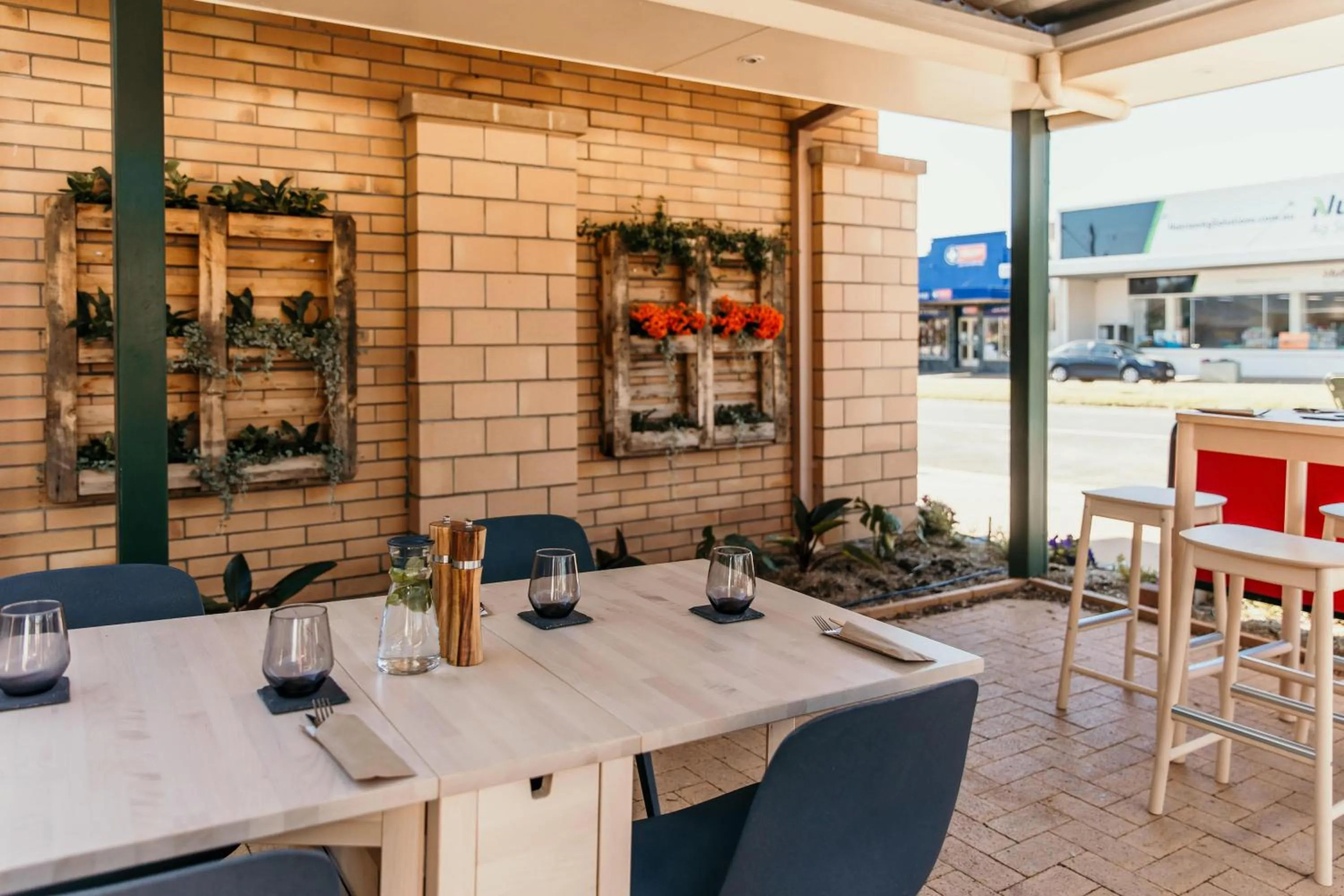 Restaurant/places to eat in Oasis Motor Inn Blackall