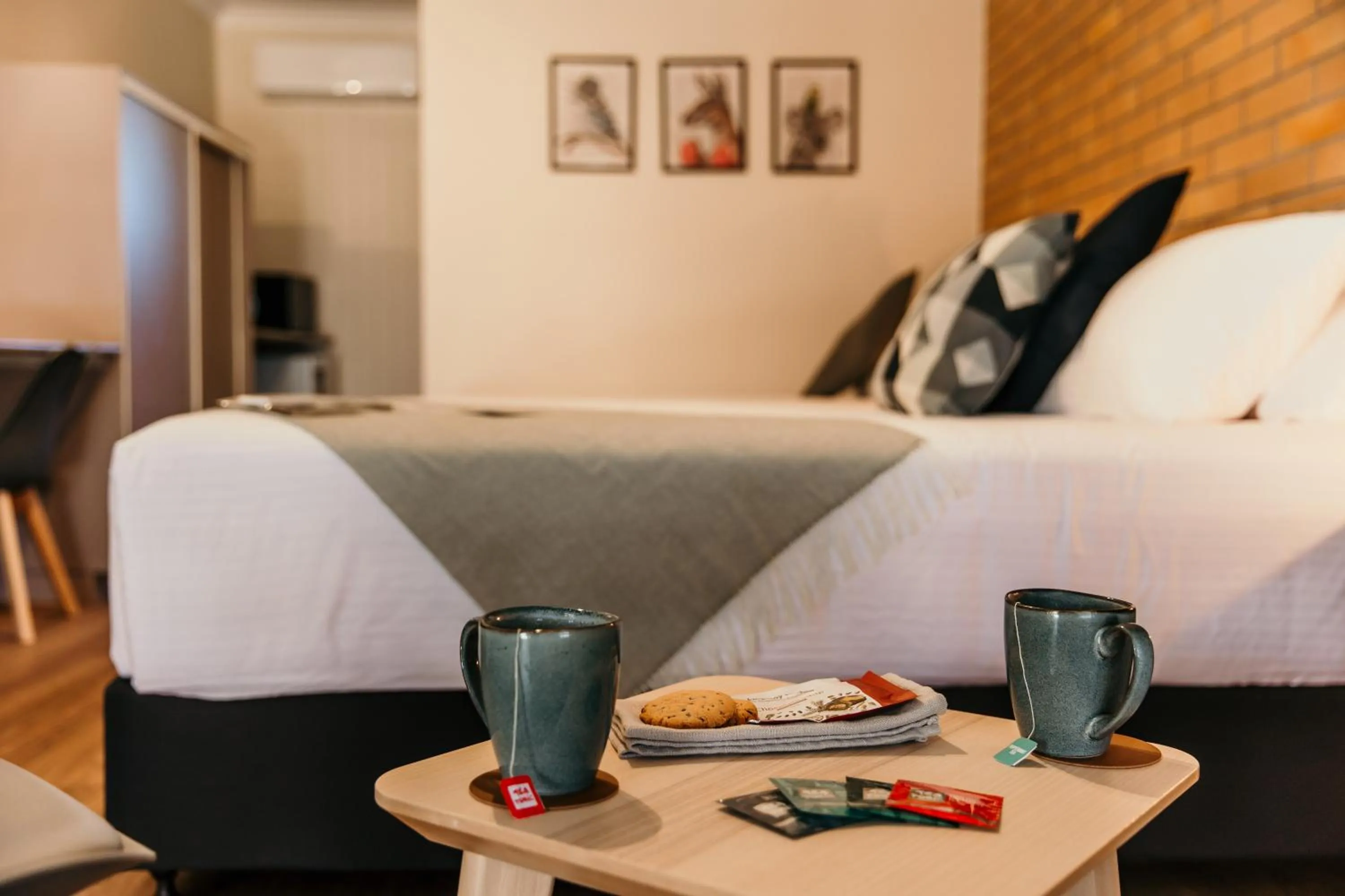 Food and drinks, Bed in Oasis Motor Inn Blackall