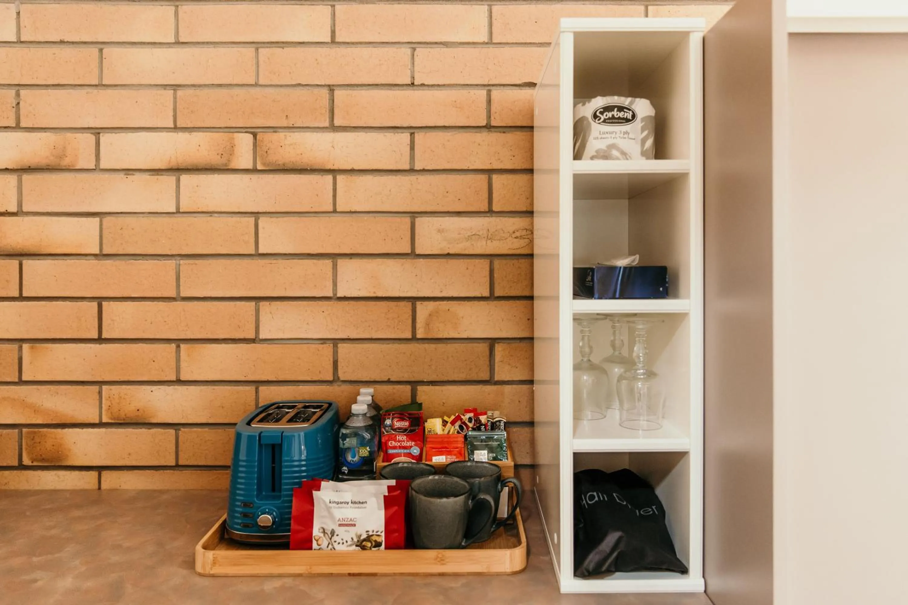 Coffee/tea facilities in Oasis Motor Inn Blackall