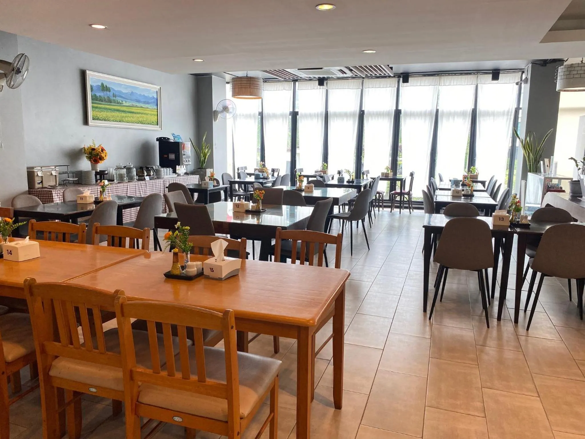 Restaurant/places to eat in WE Valley Hotel