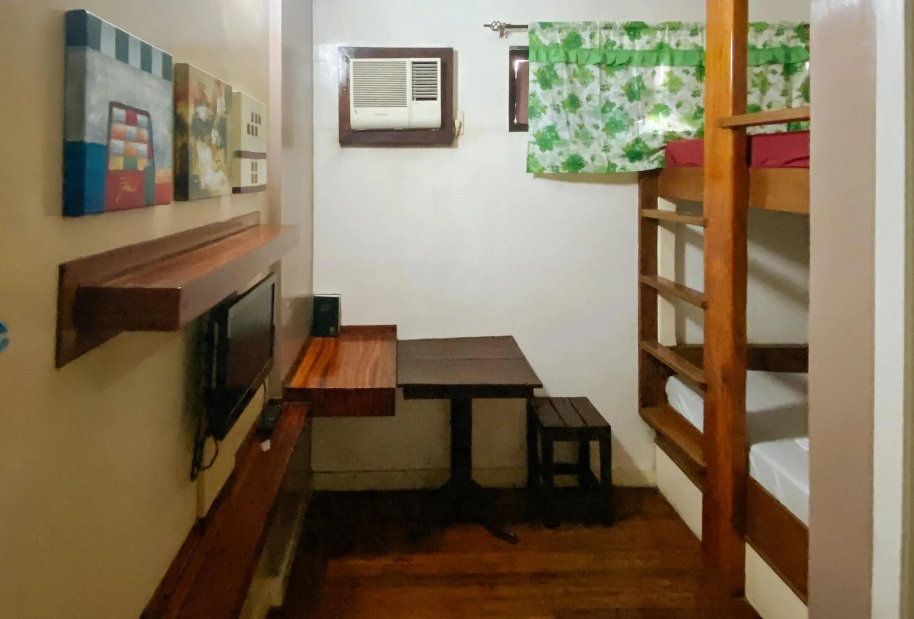 Bed in RedDoorz @ Sukitel Budget Hotel Nasugbu Bed in RedDoorz @ Sukitel Budget Hotel Nasugbu