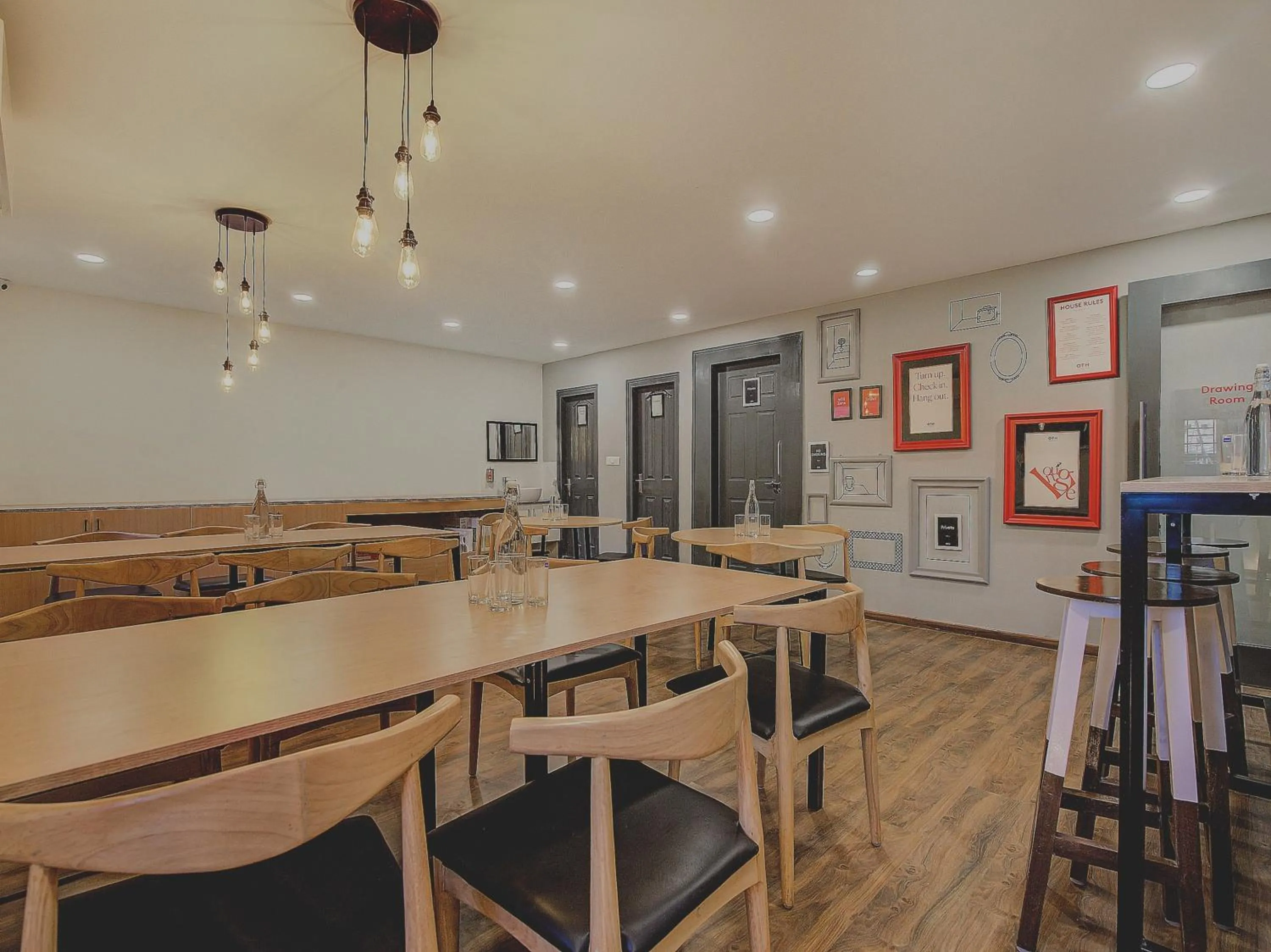 Restaurant/places to eat in Hotel O Evergreen