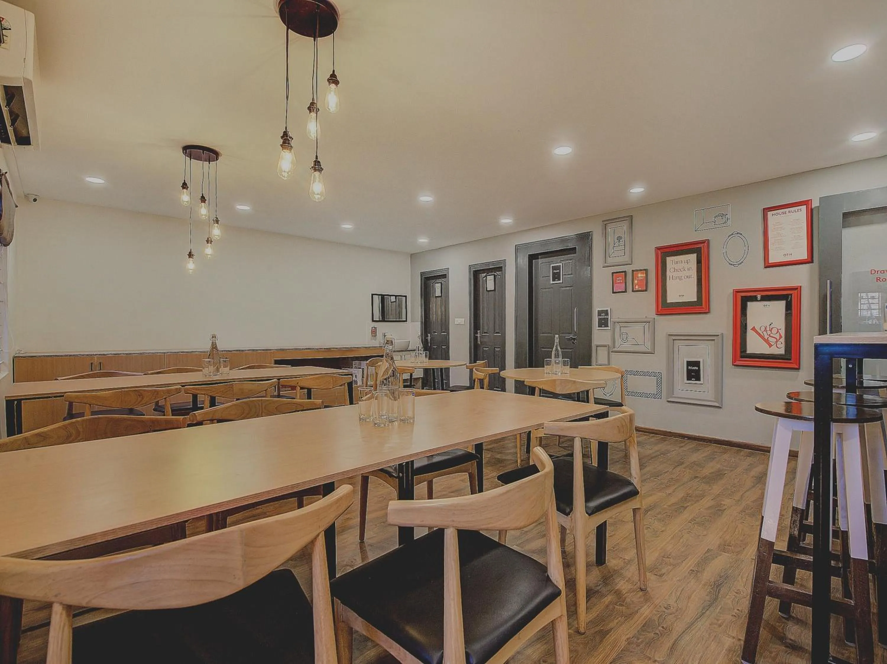 Restaurant/places to eat in Hotel O Evergreen