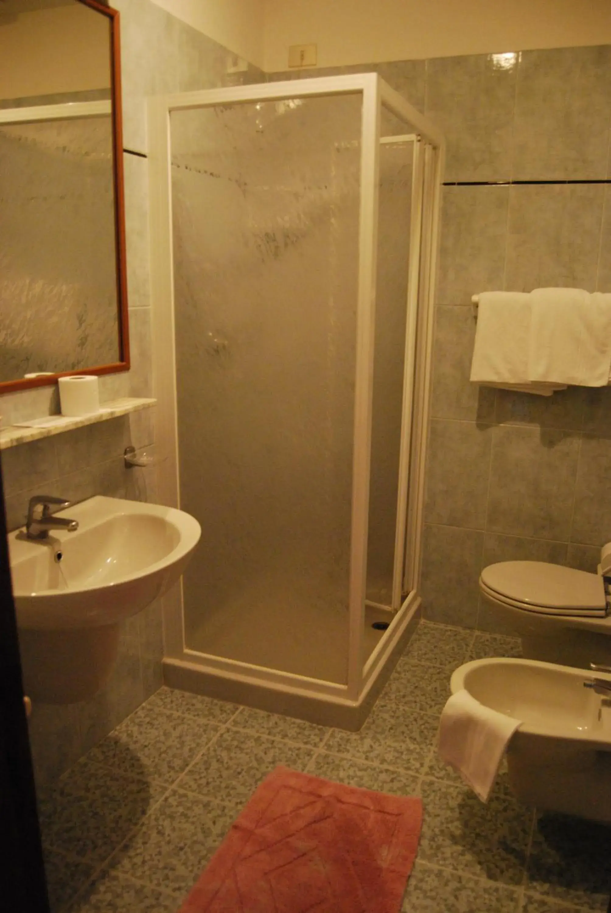 Bathroom in Hotel Ristorante Il Gabbiano