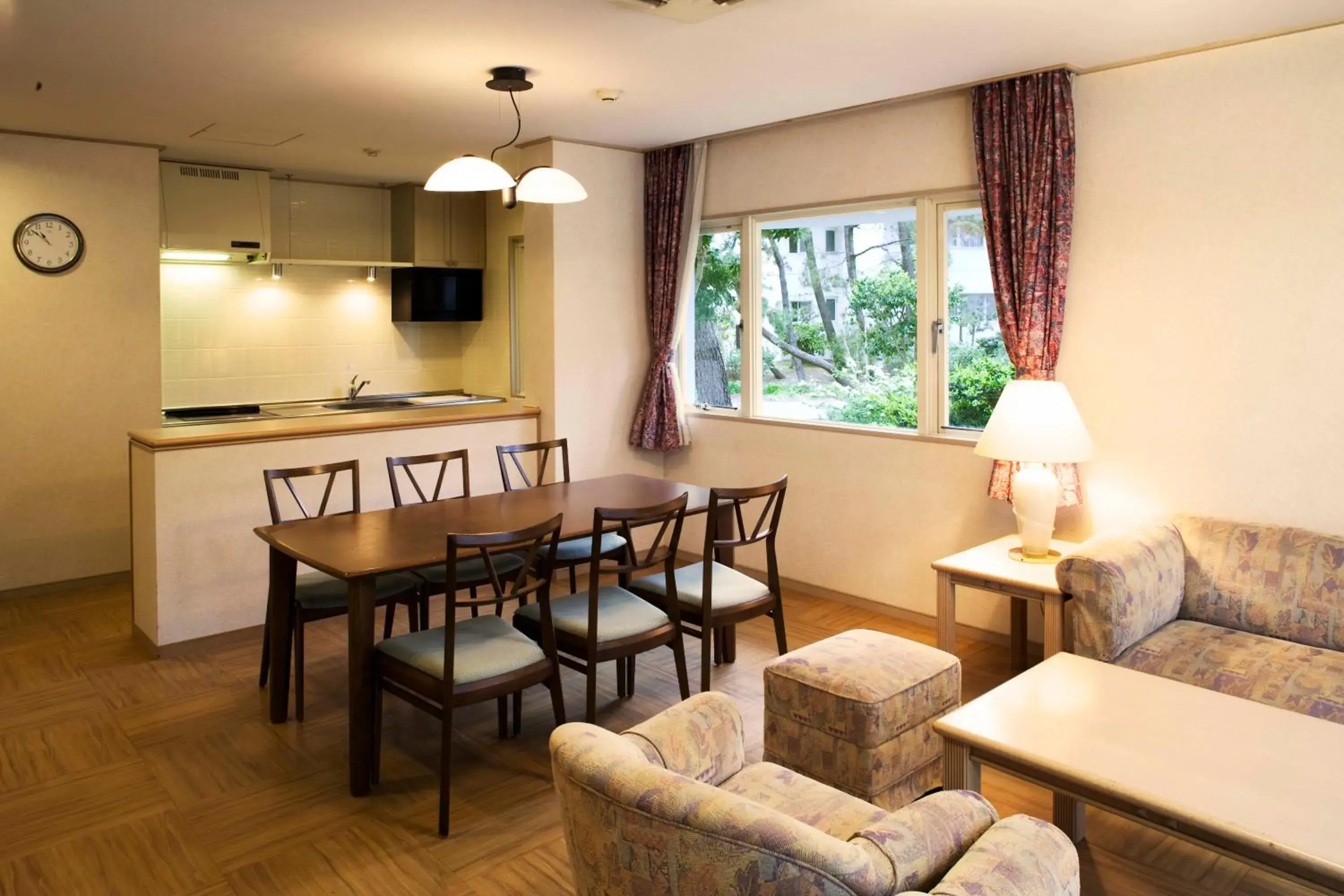 Family Room (Pet Friendly) - single occupancy - "Cottage Himuka" in Seagaia Forest Cottages Family Room (Pet Friendly) - single occupancy - "Cottage Himuka" in Seagaia Forest Cottages