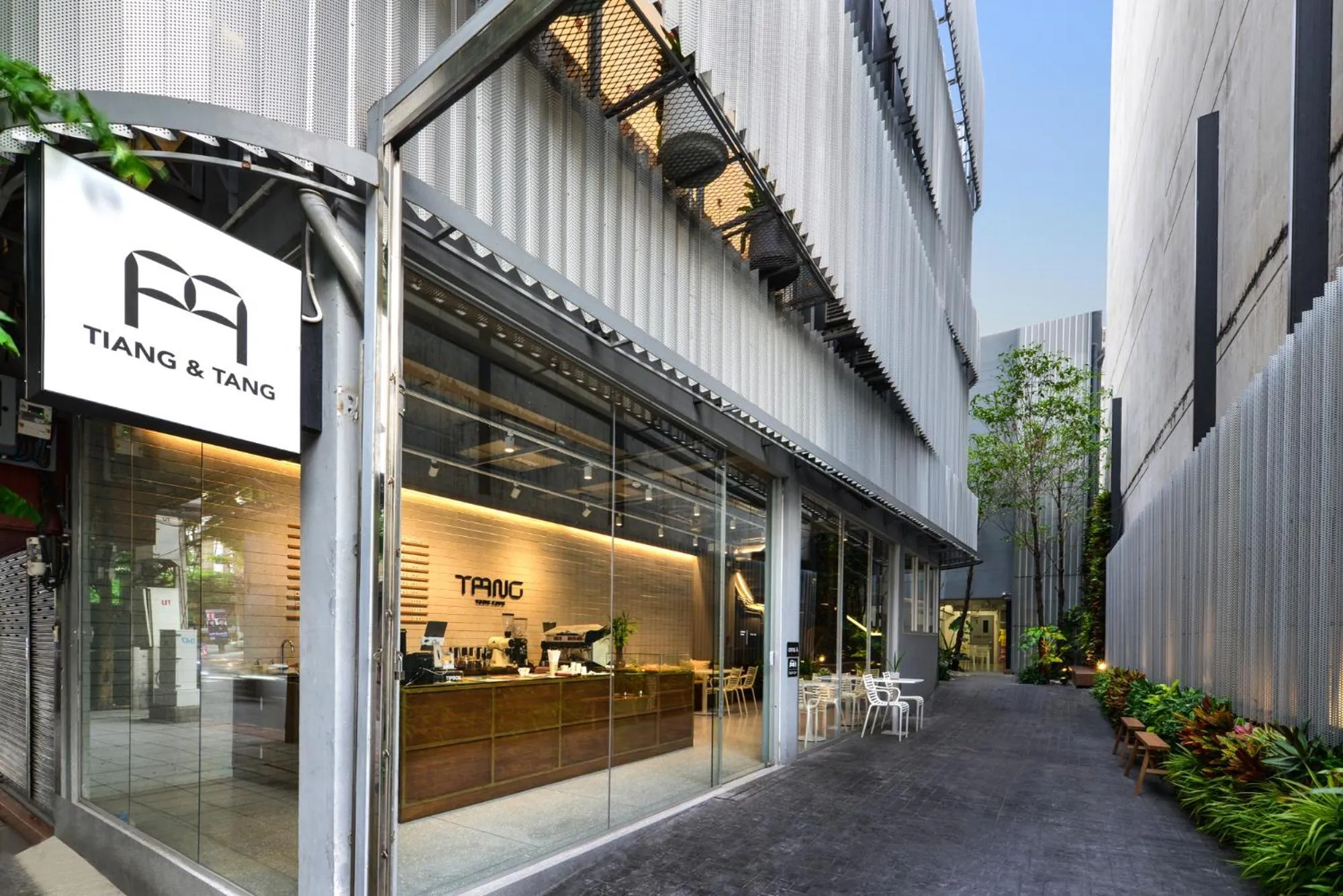 Facade/entrance in Tiang Capsule