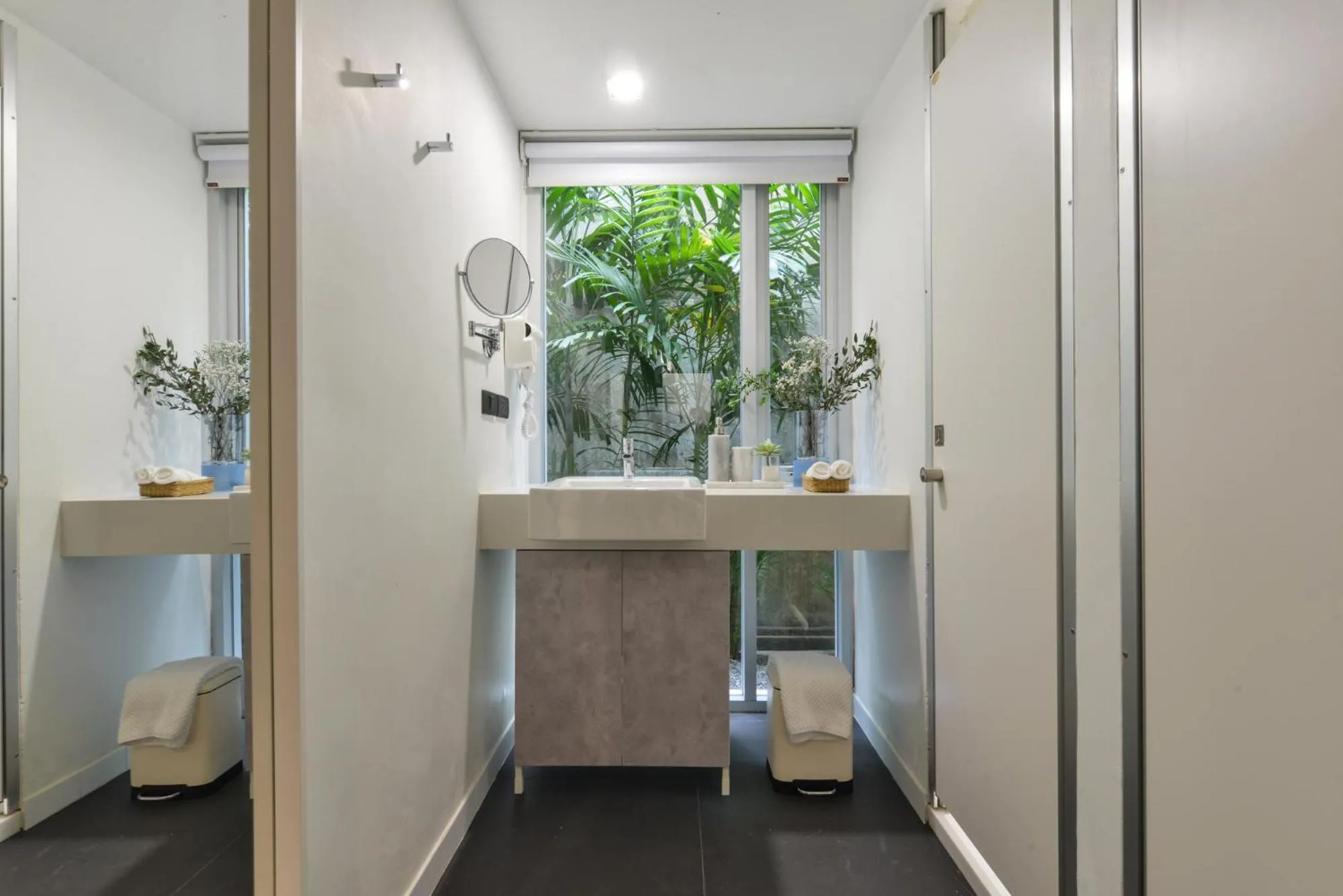 Bathroom in Tiang Capsule