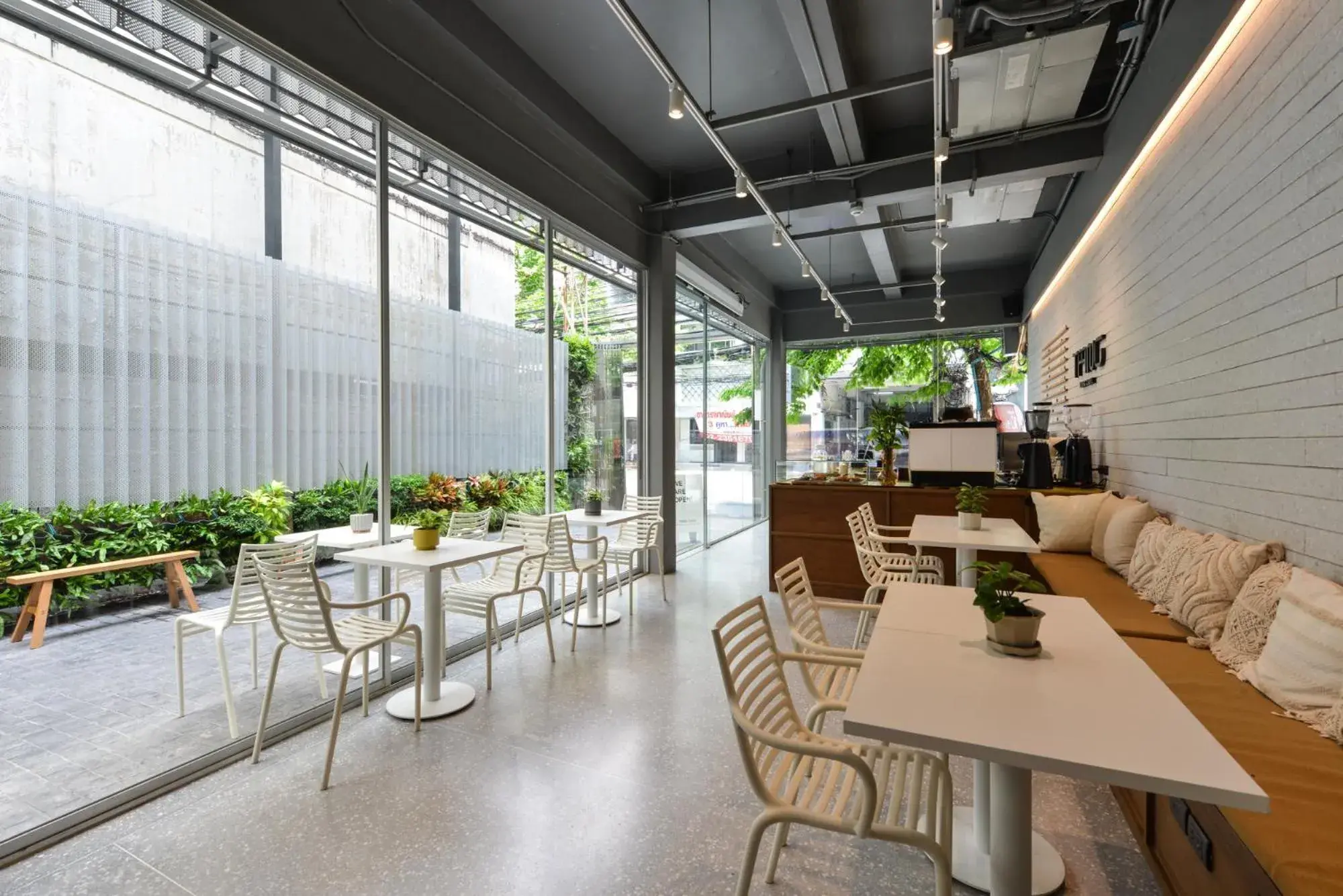 Restaurant/places to eat in Tiang Capsule Restaurant/places to eat in Tiang Capsule