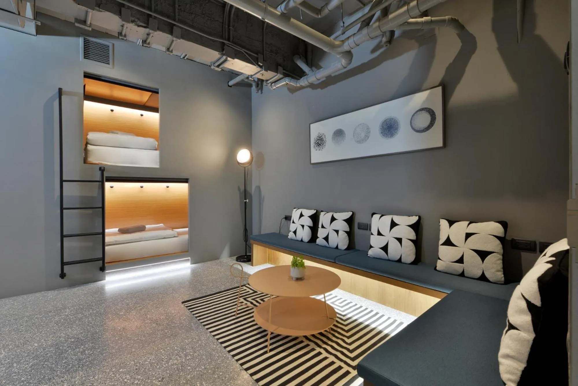 Living room, Bed in Tiang Capsule