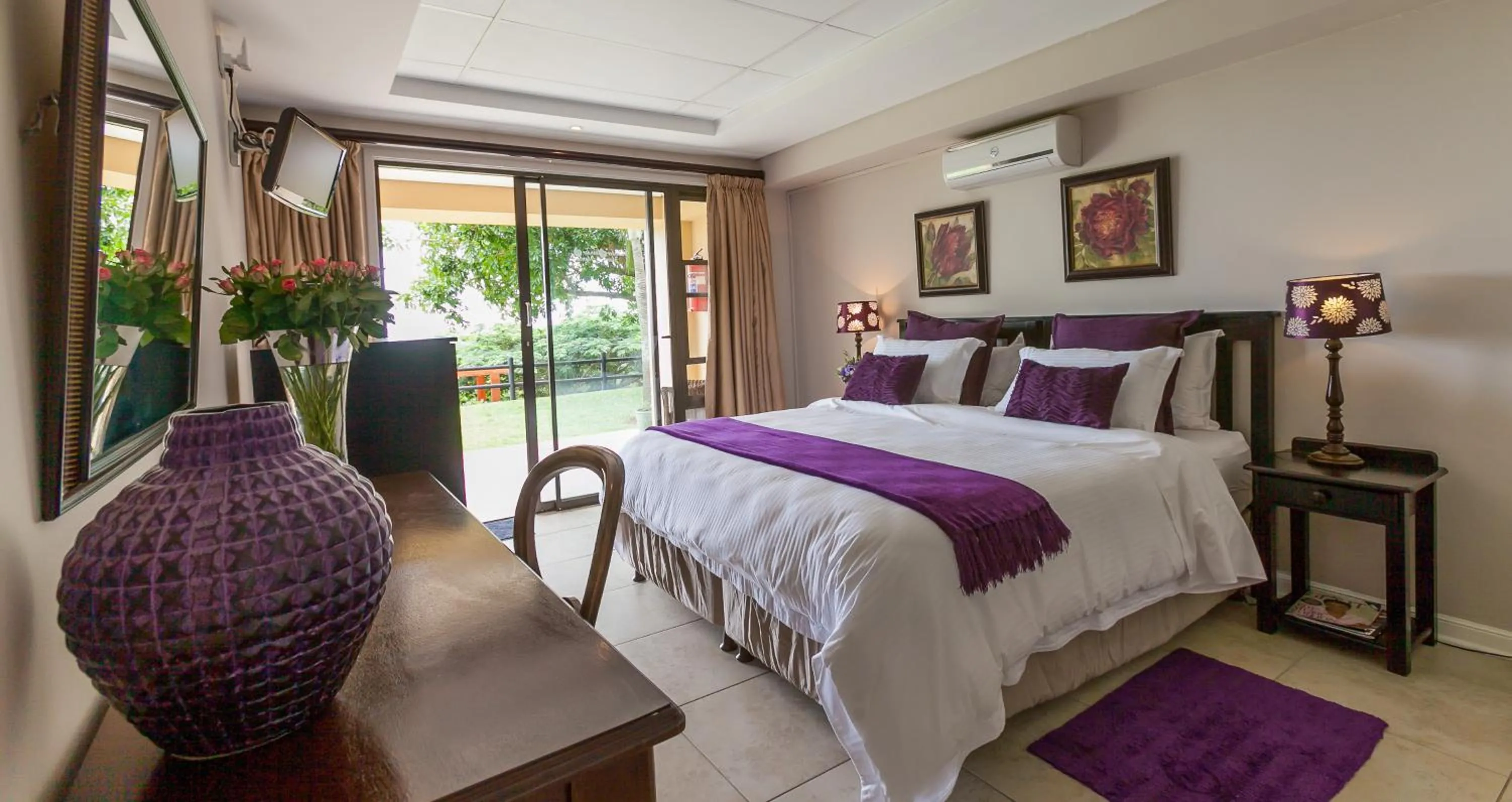 Bed in Relax Inn
